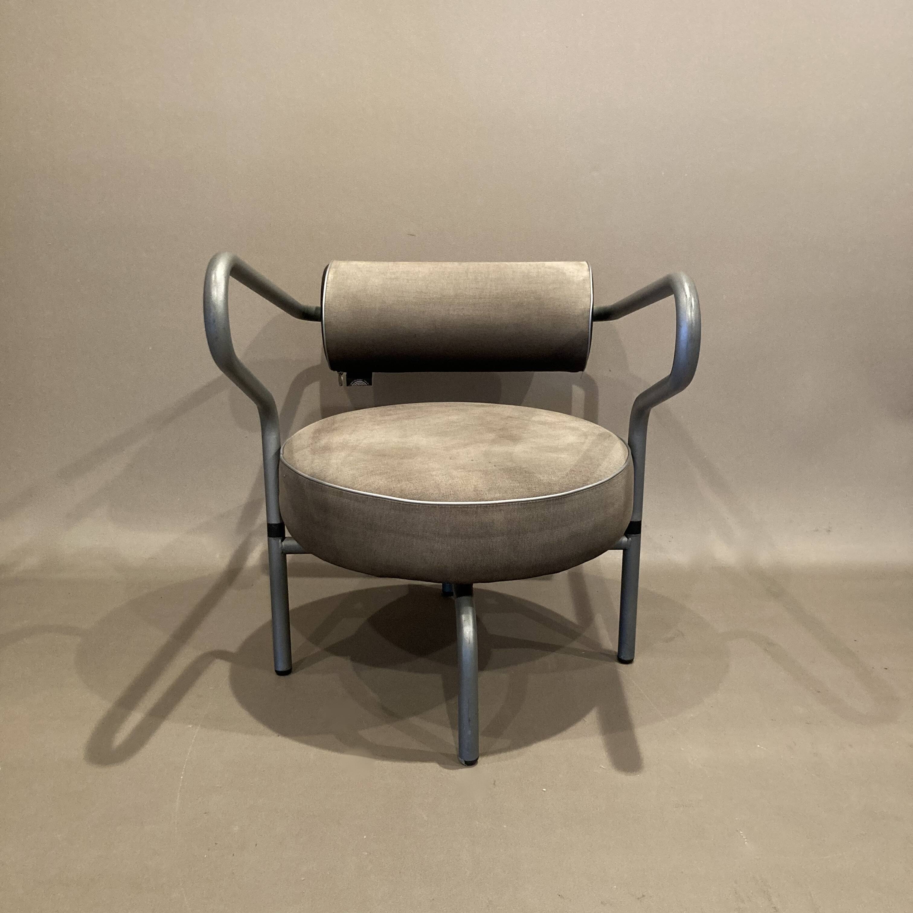 Pair of designer armchairs "the natural choice".