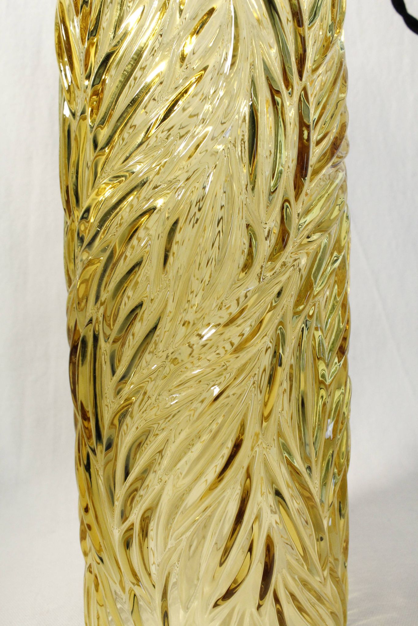 Vintage/art deco cylindrical pendant lamp in chiseled amber glass electrified