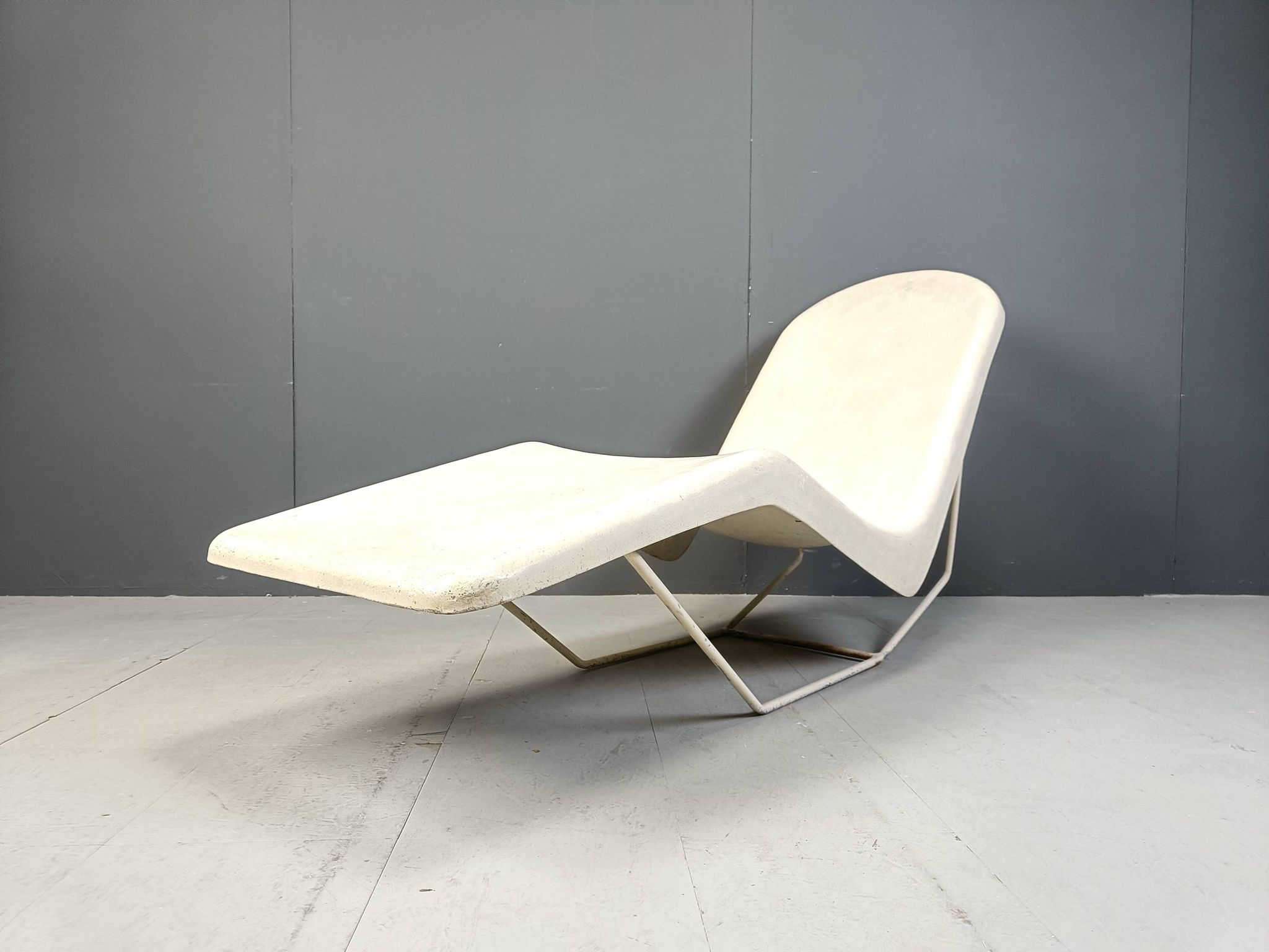 Mid-century fiberglass chaise longue, 1960s