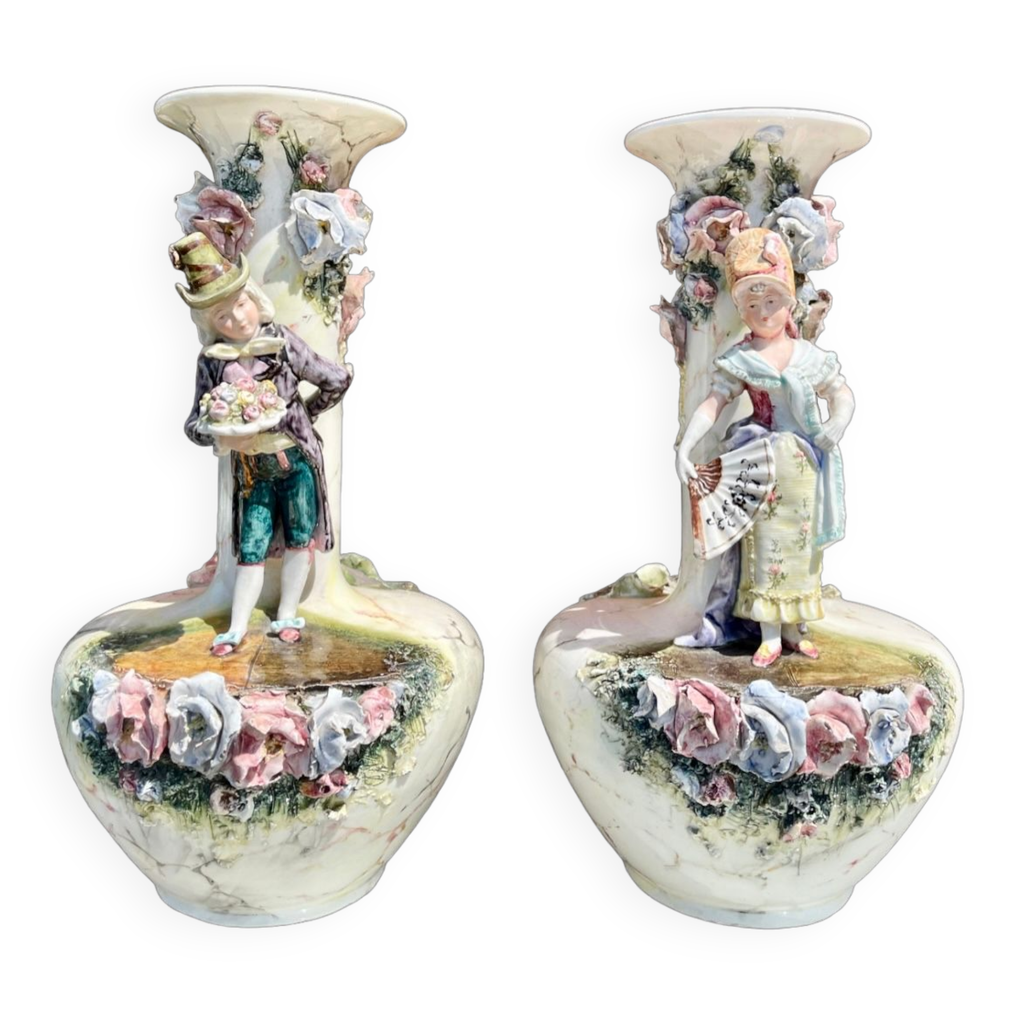 Paire de vases en barbotine