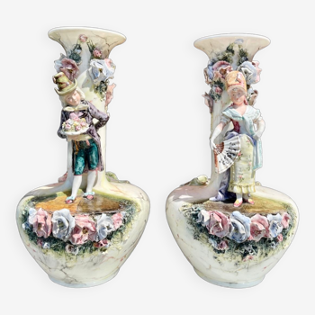 Paire de vases en barbotine