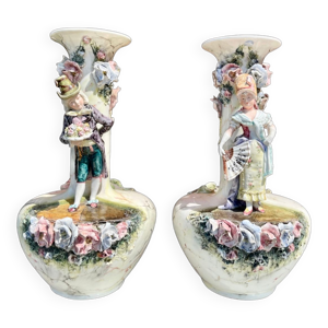 Paire de vases en barbotine