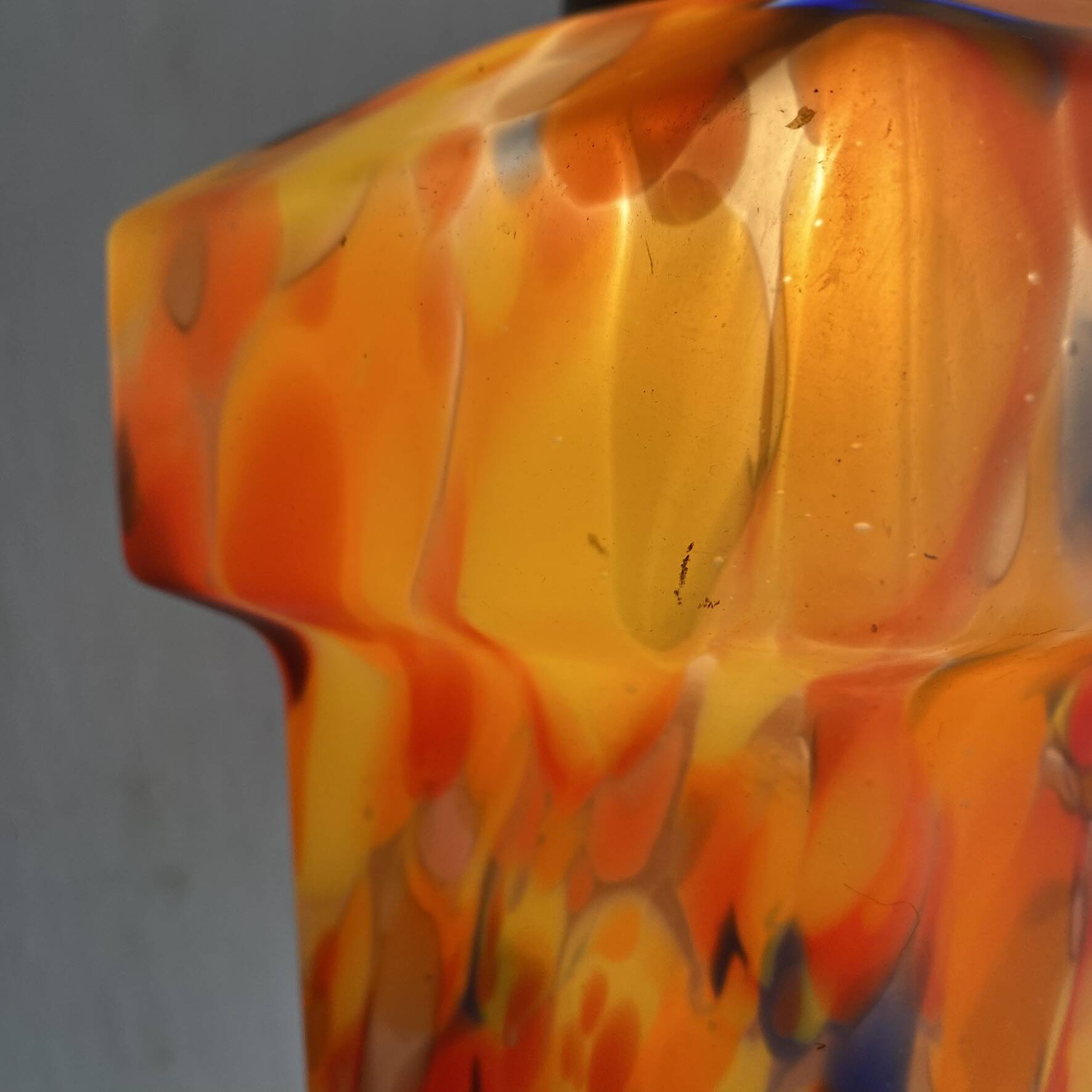 Retro suspension lampshade in speckled glass