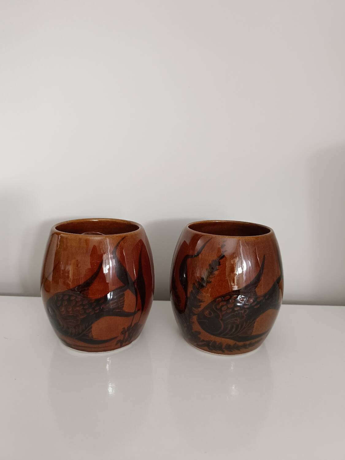 Set of 2 vintage ceramic mugs/cups