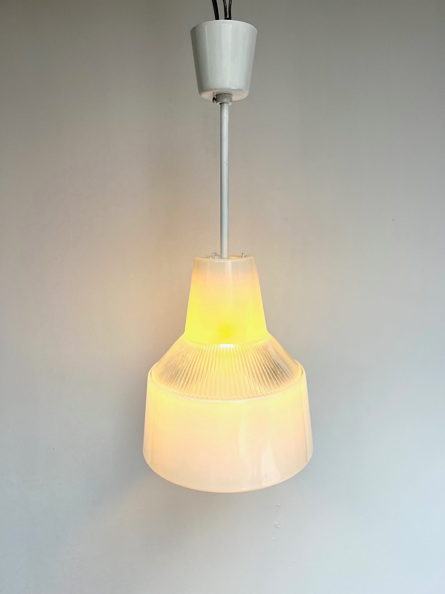 Holophane suspension en verre rv2 prismopal 1972  ø 24 cm