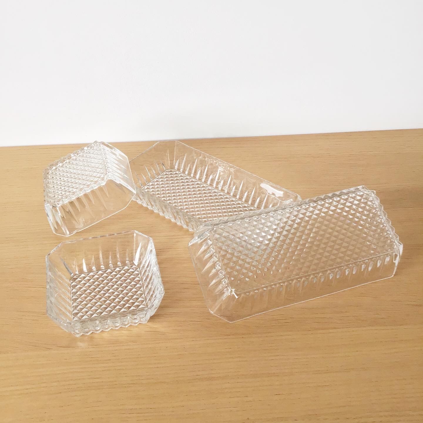 Set of vintage Arcoroc ramekin raviers on their tray