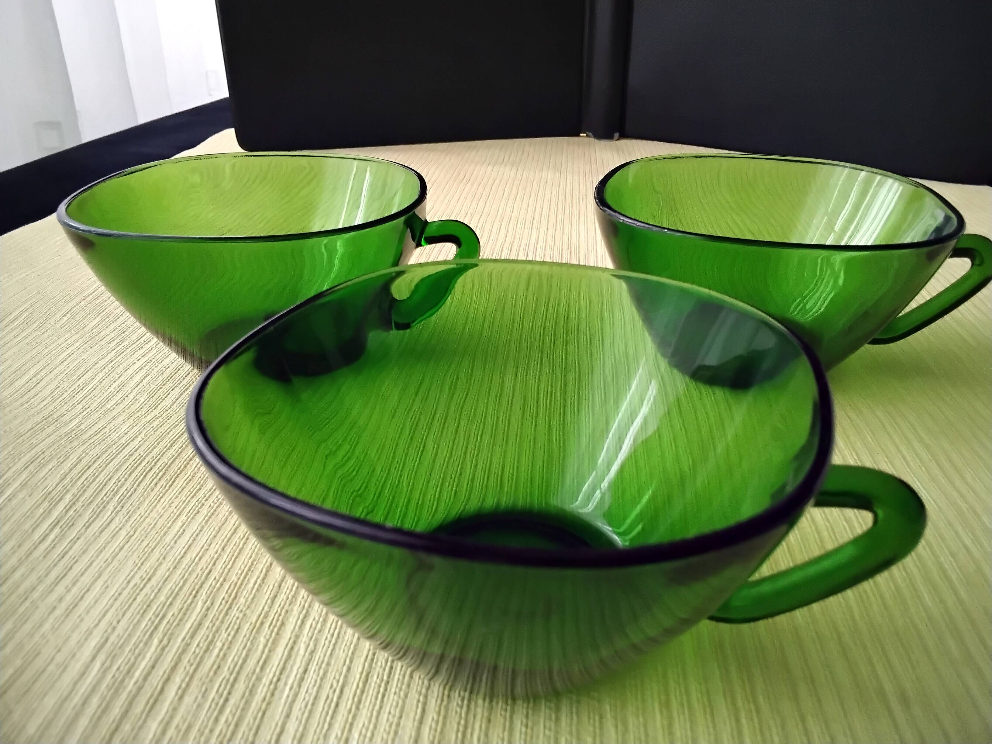 3 large vintage tea cups in véréco tempered glass