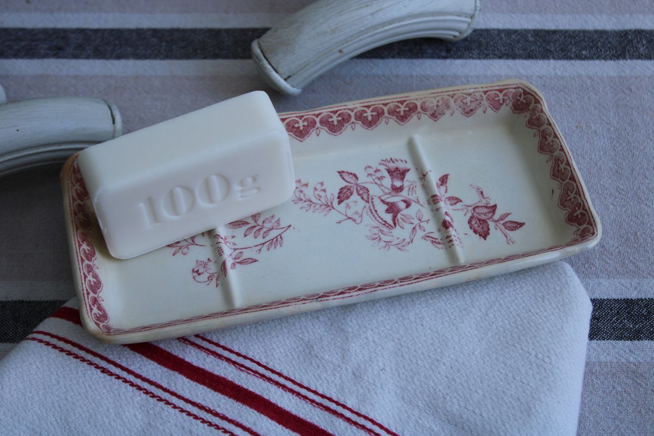 Iron earth ceramic soap dish