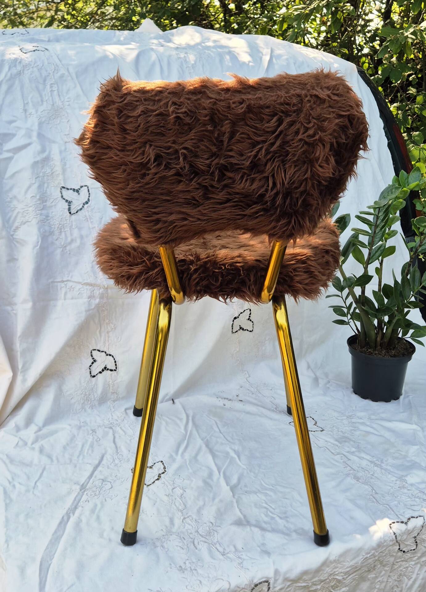 Vintage shaggy chair in faux fur with golden metal legs.