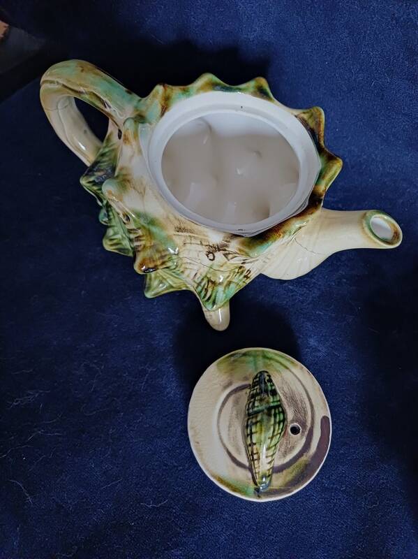 Tea/coffee service in majolica, 1950s/60s.