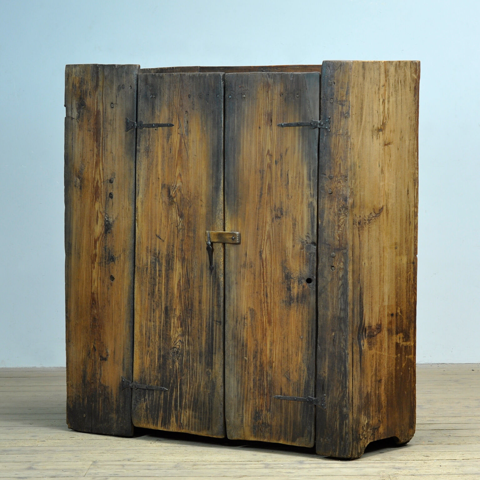 Oak pantry cabinet, circa 1820