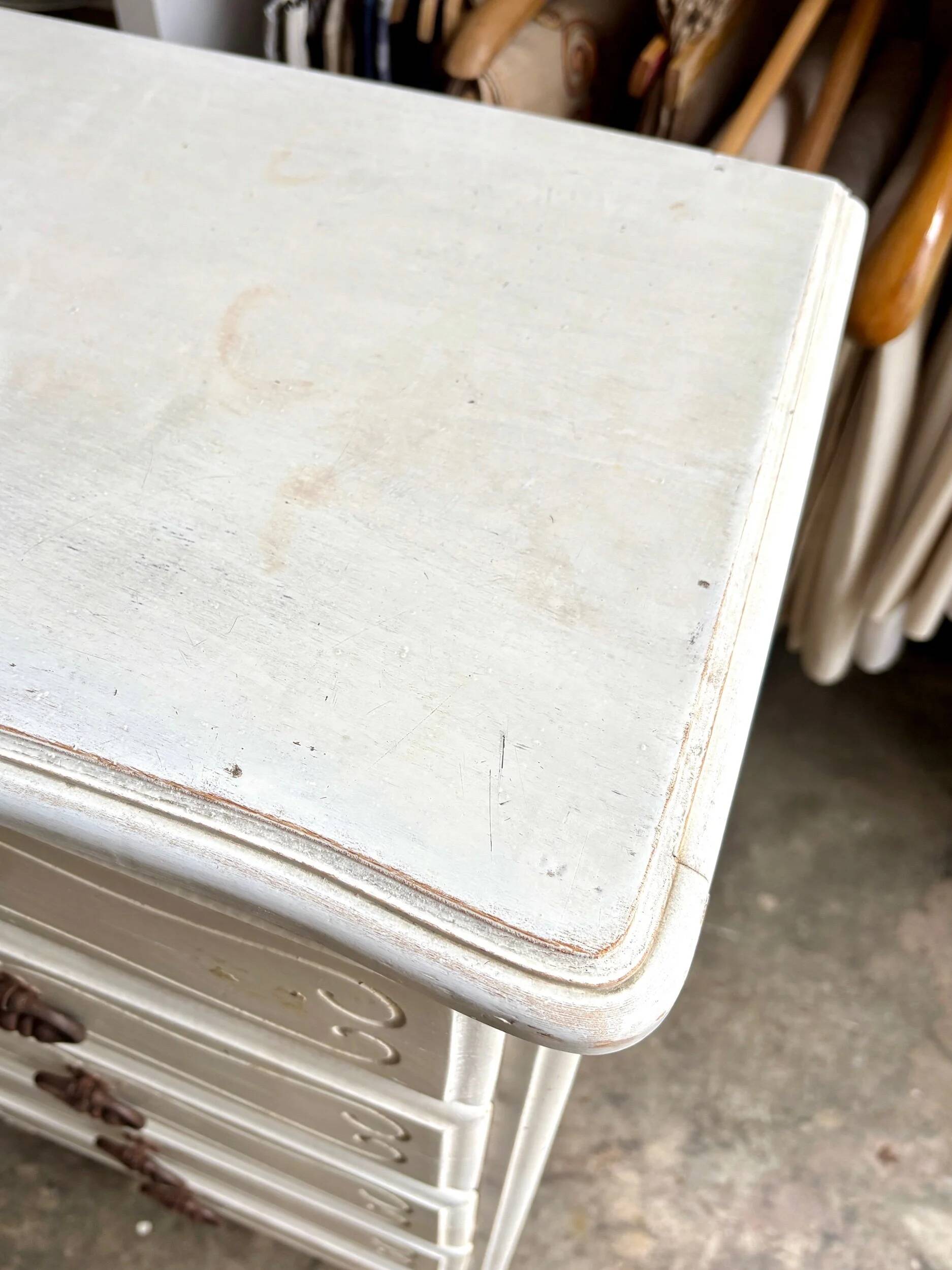 Chiffonnier 5 tiroirs en bois blanc