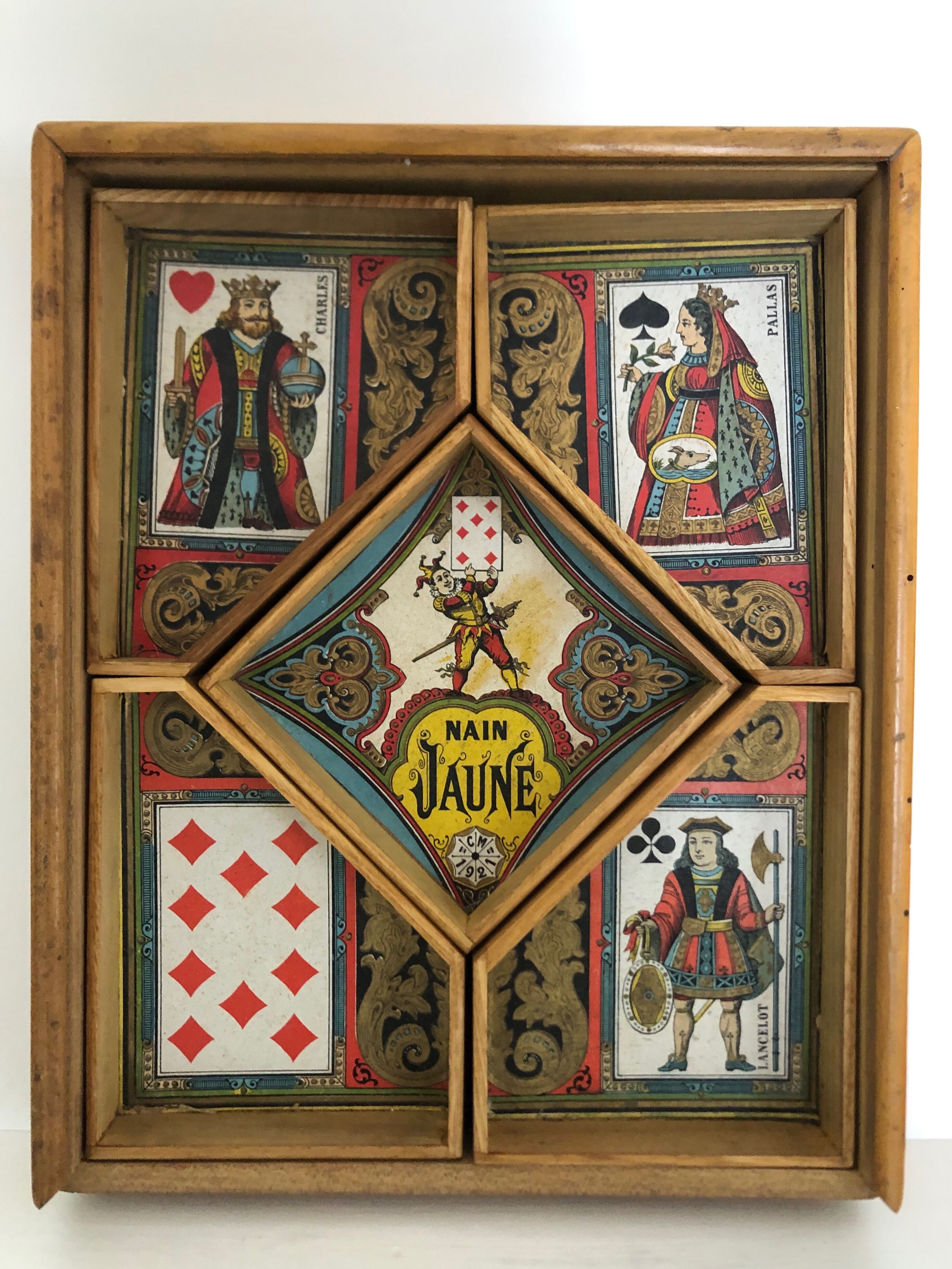 Game of yellow dwarf with its bone chips