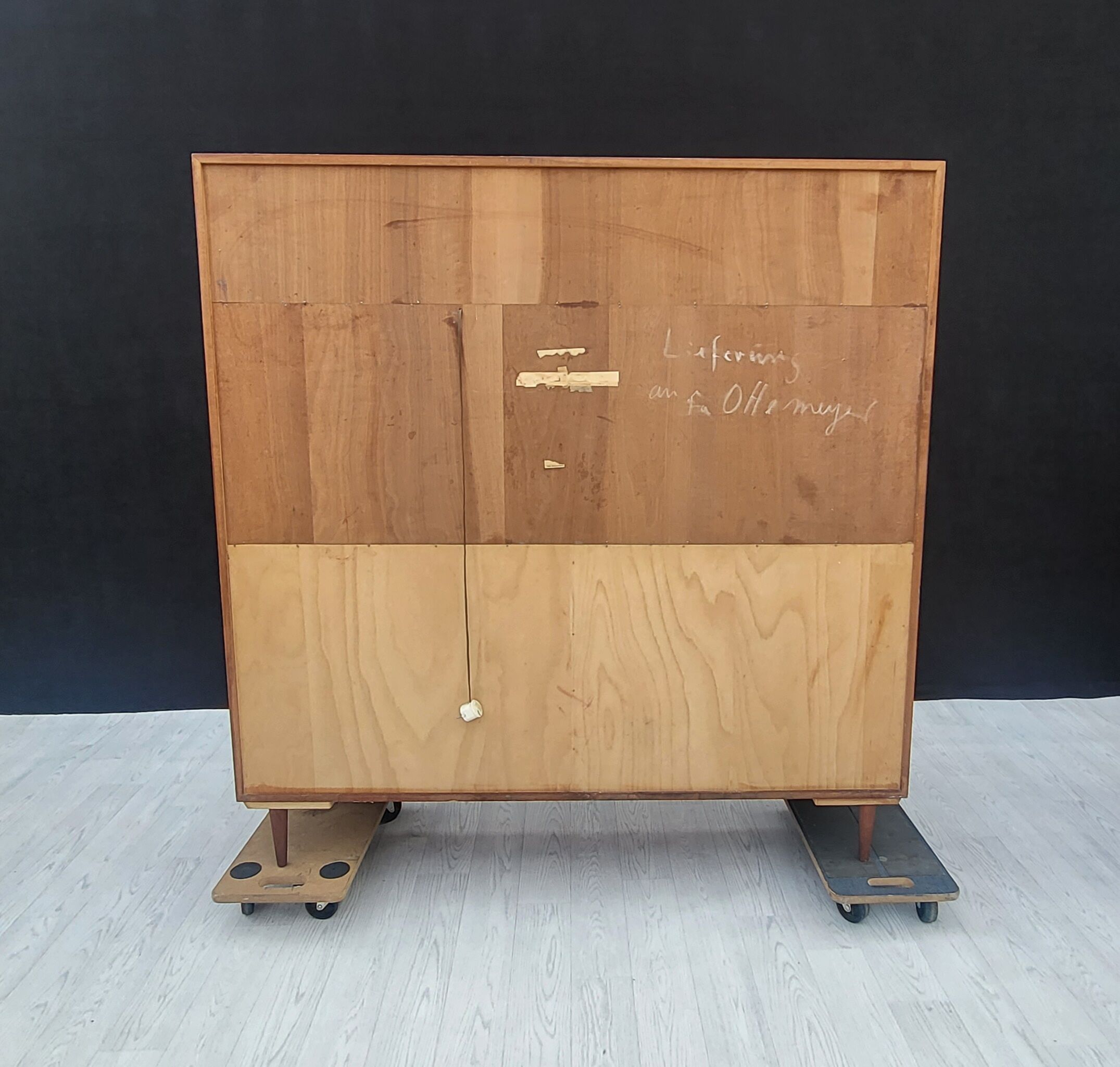 Cabinet with Secretary