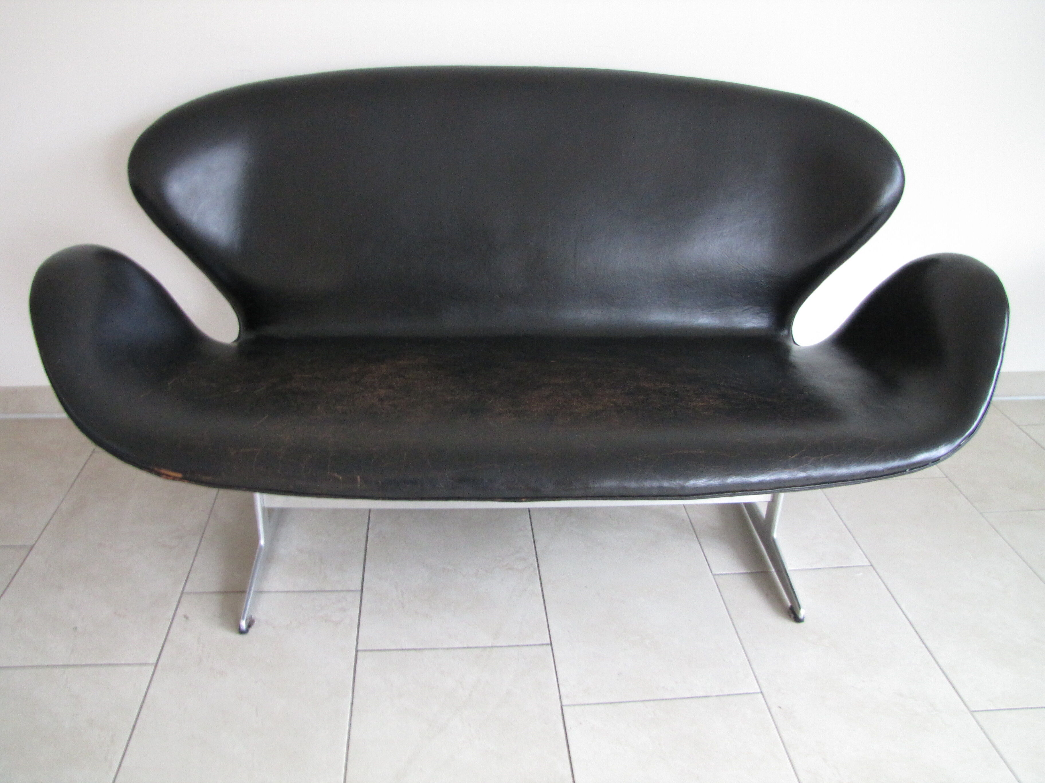 Vintage Model 3321 Swan Sofa by Arne Jacobsen for Fritz Hansen, 1960s