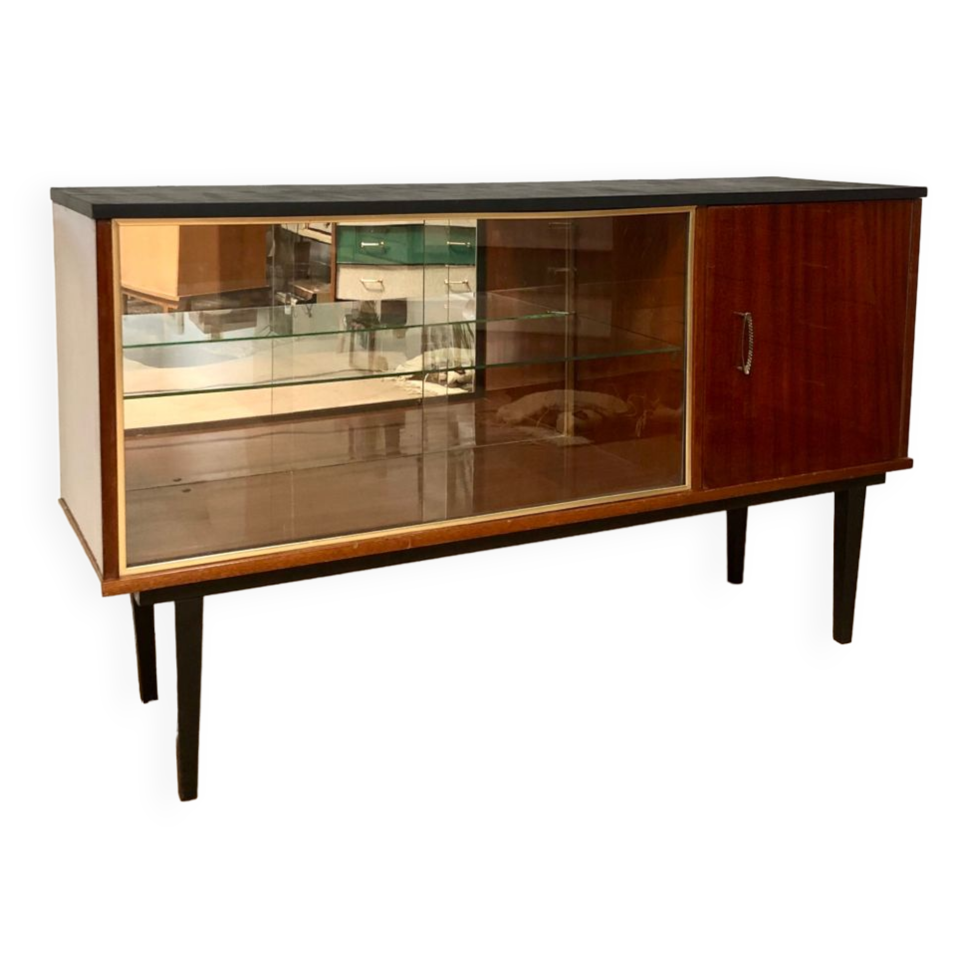 Vintage showcase row