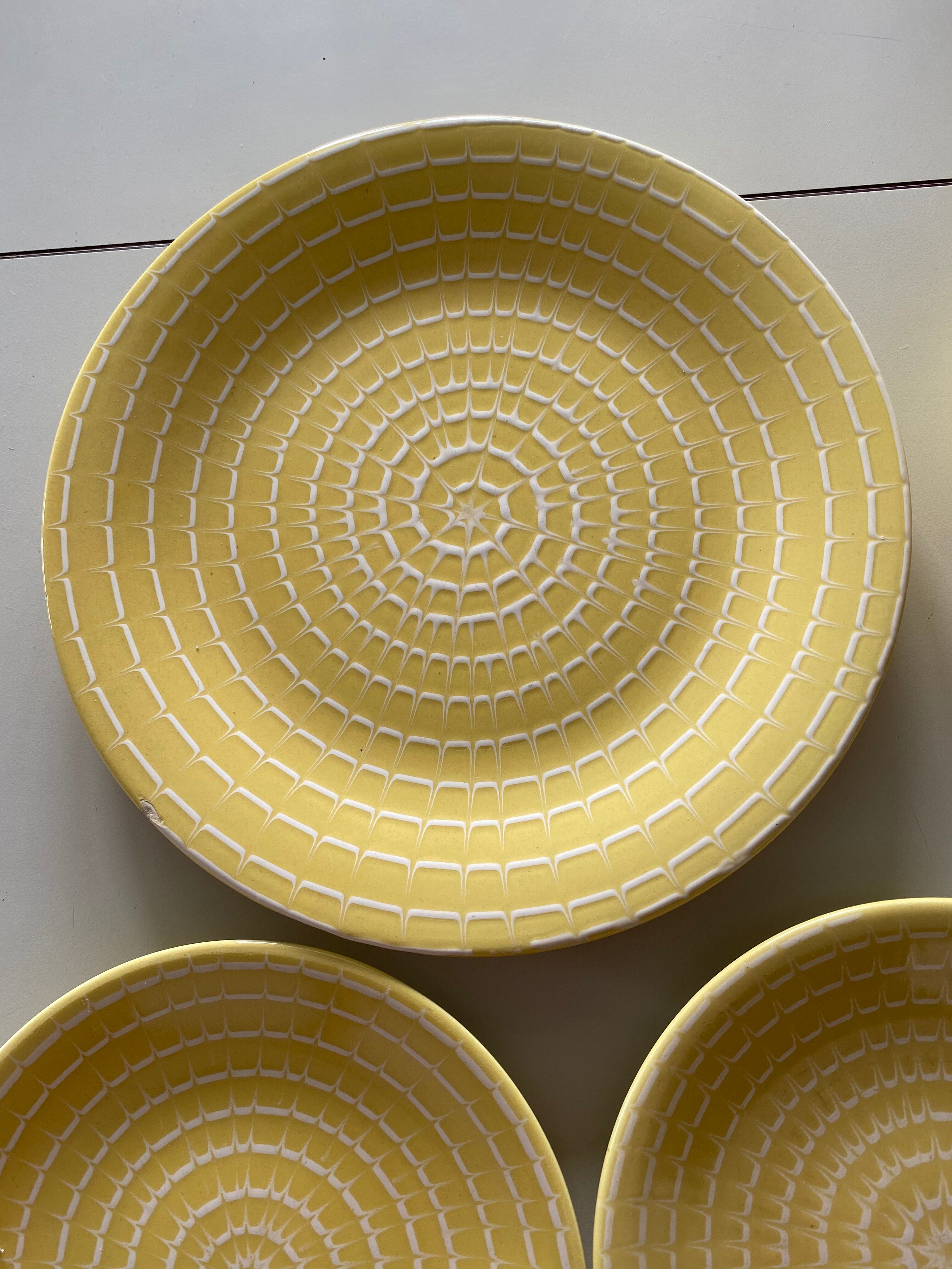 Longchamps dishware service