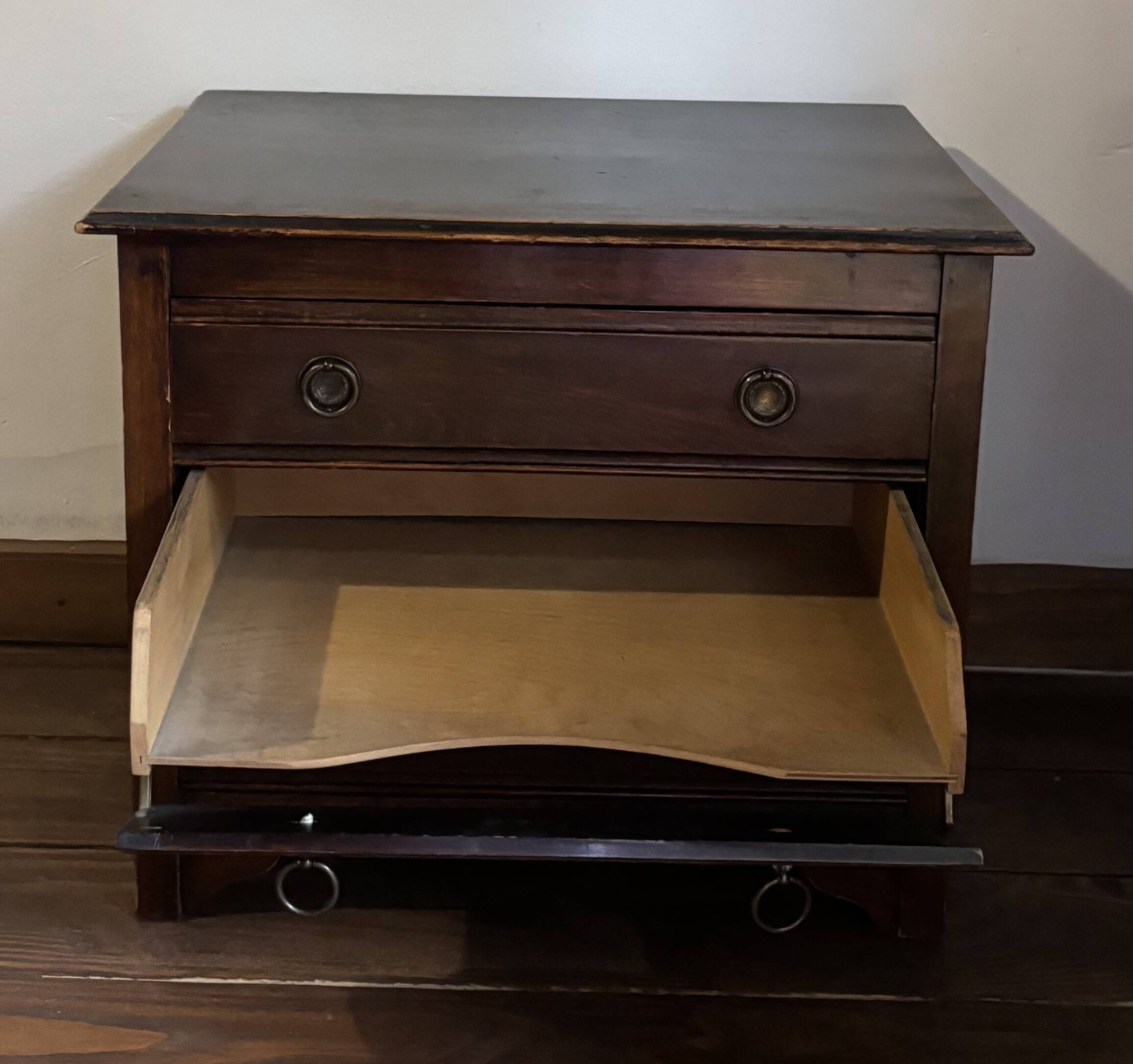 Petite commode ancienne en hêtre 3 tiroirs France Fin XIXe/début XXe