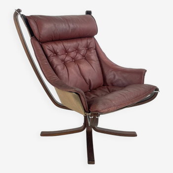 Vintage winged leather high backed Falcon chair designed by Sigurd Resell