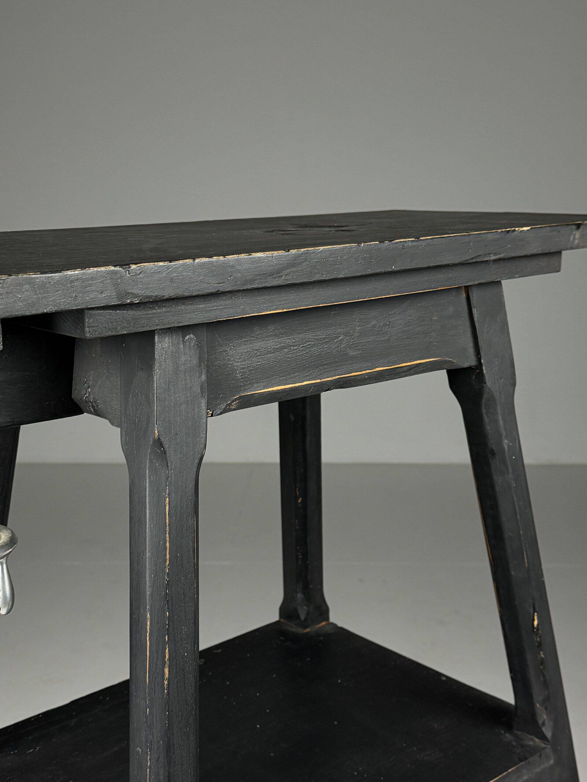 Sculpture pedestal column black