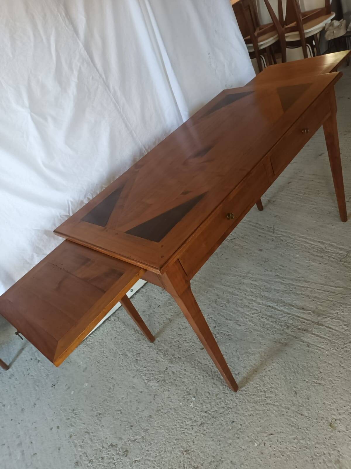 Bureau style Louis XVI en bois exotique