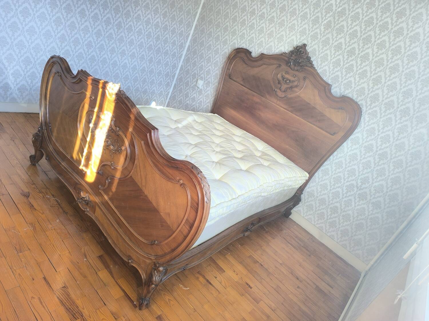 140cm Art Deco/Regency double bed in walnut