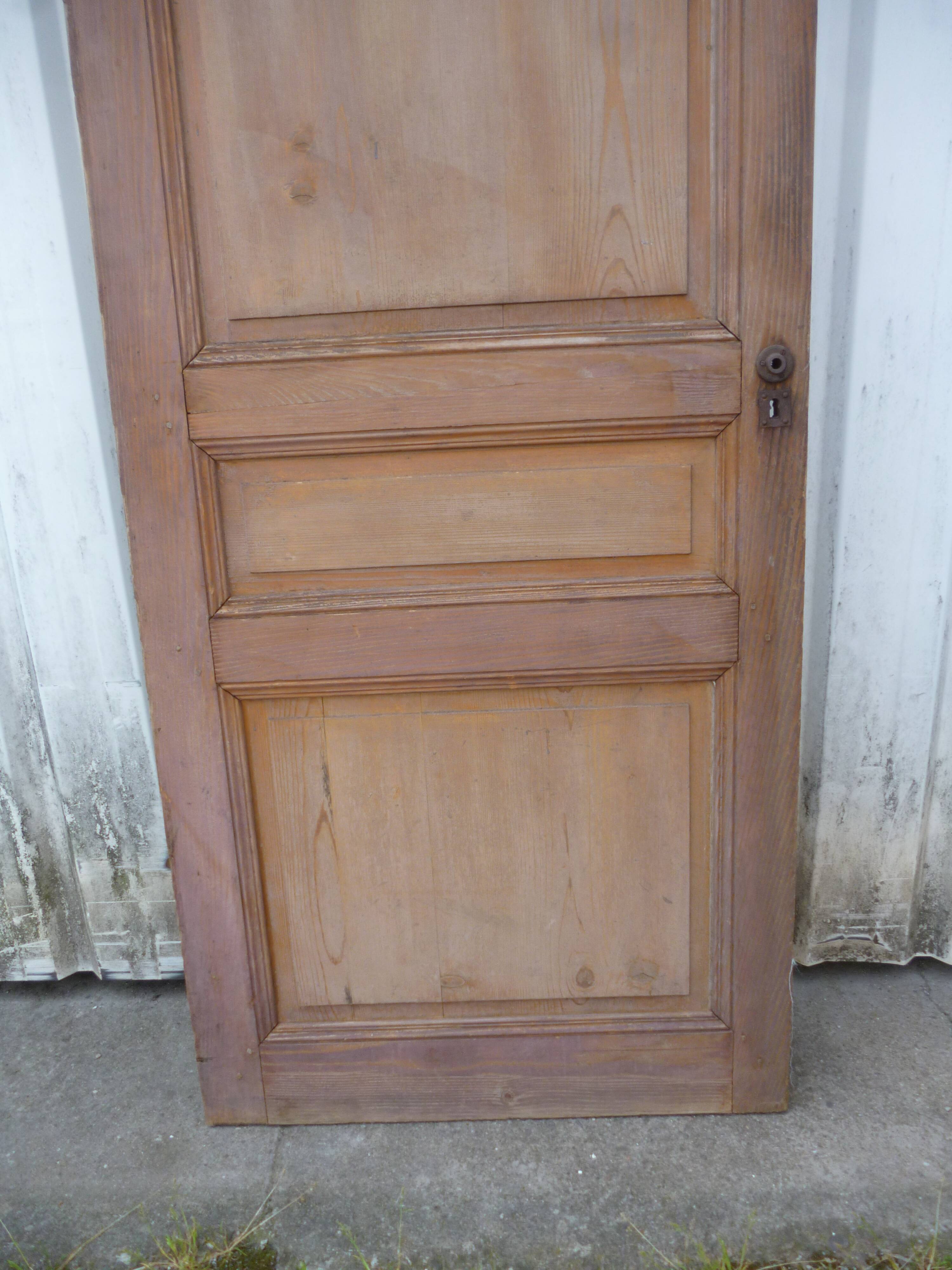 Wooden door old patina