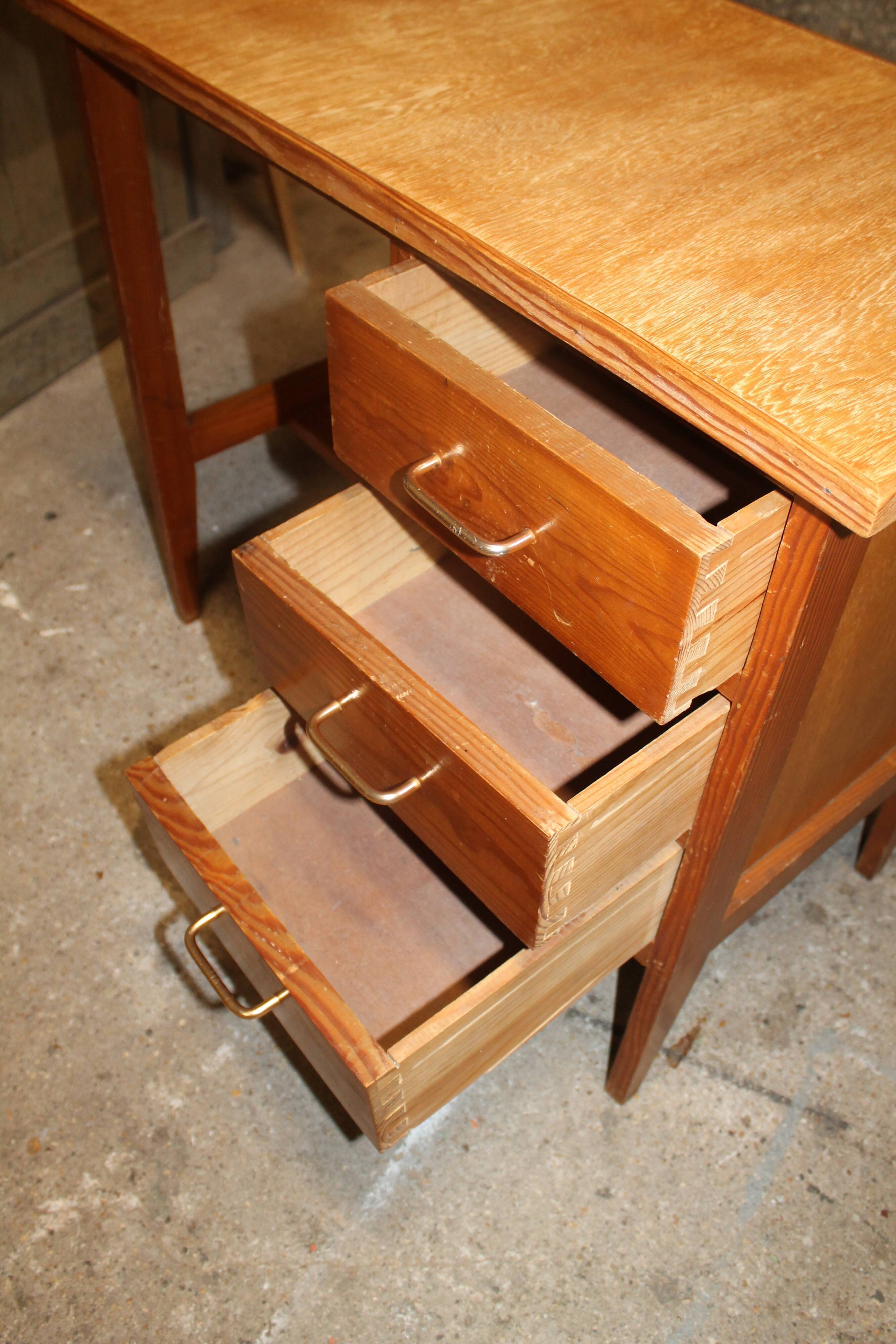 Desk and its baumann chair