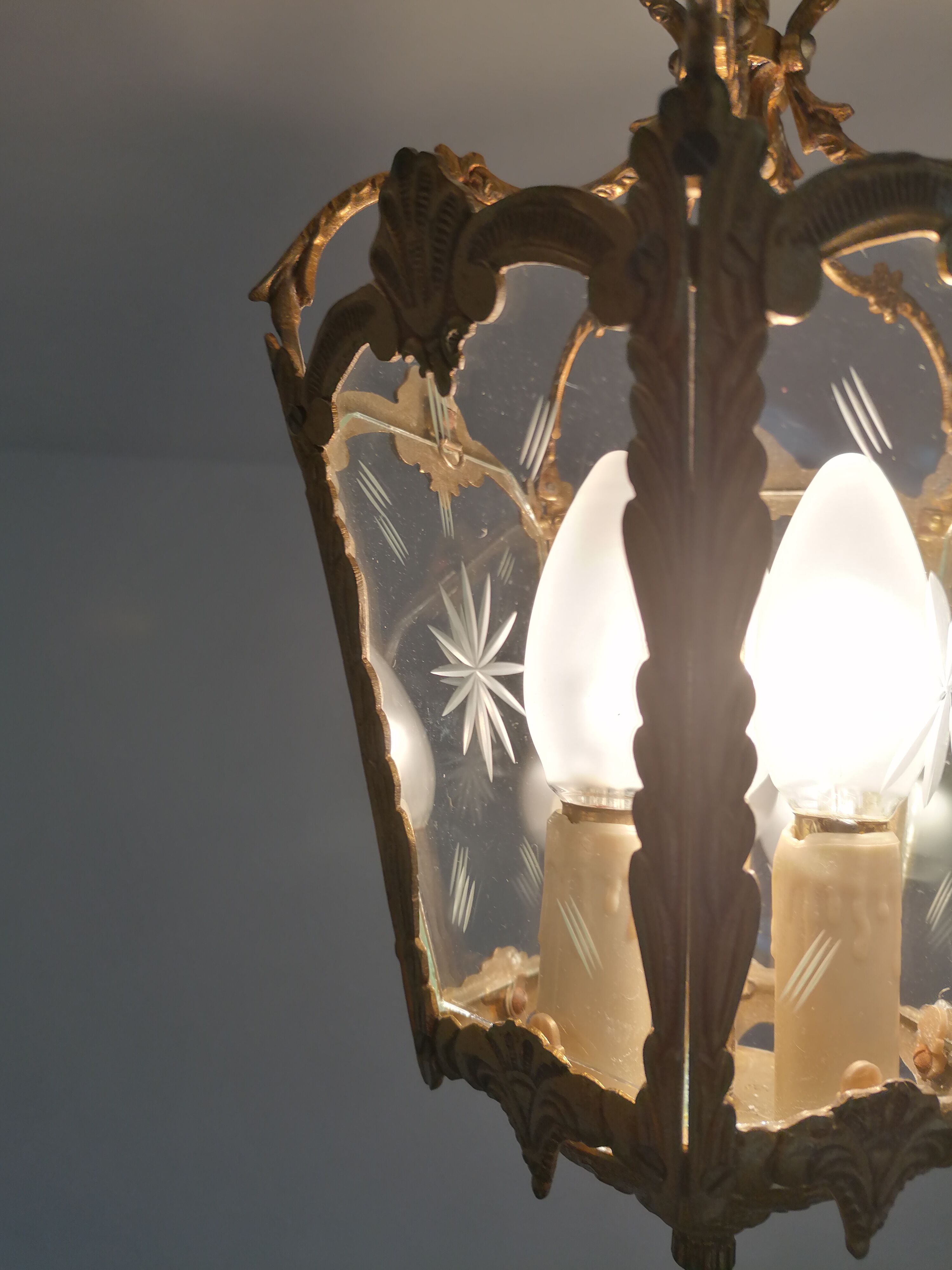 Former Hall Lantern in Golden Bronze - 3 Fires - 5 Chiseled Glass Faces - Early XX th.
