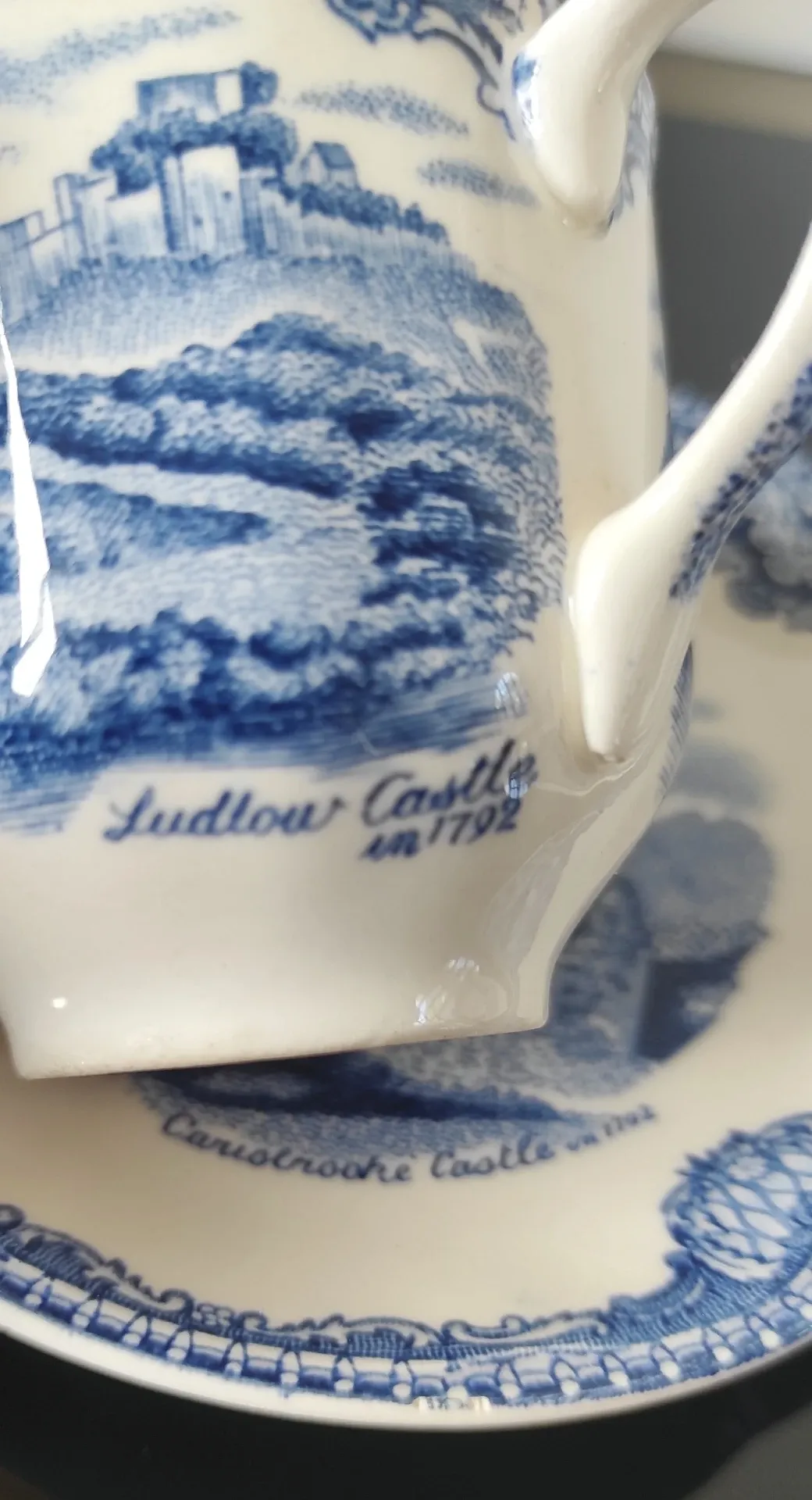 Lot de tasses et soucoupes vintage