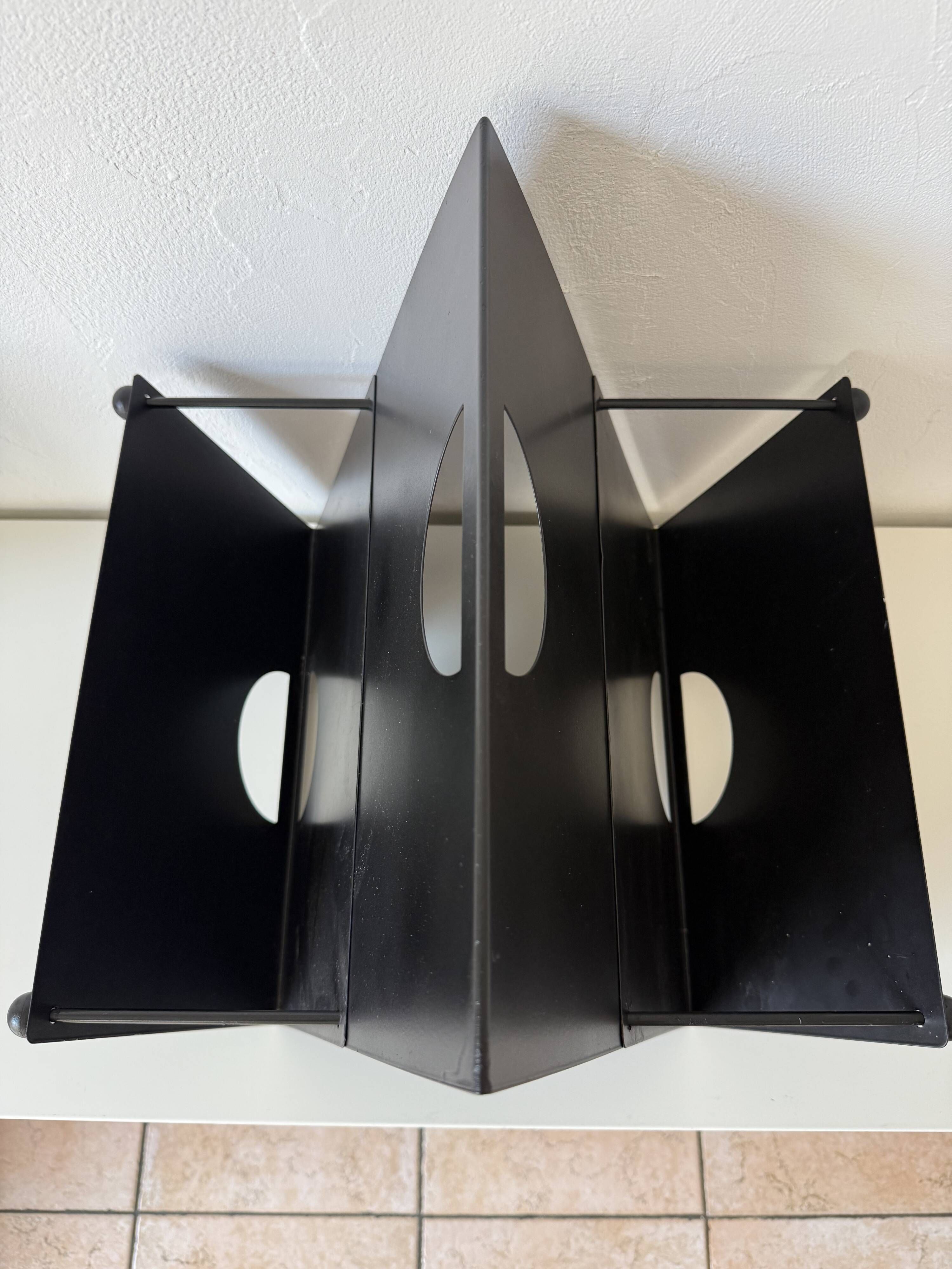 Share magazine rack 80s design Memphis Starck vinyl rack DJ Cassina Flos