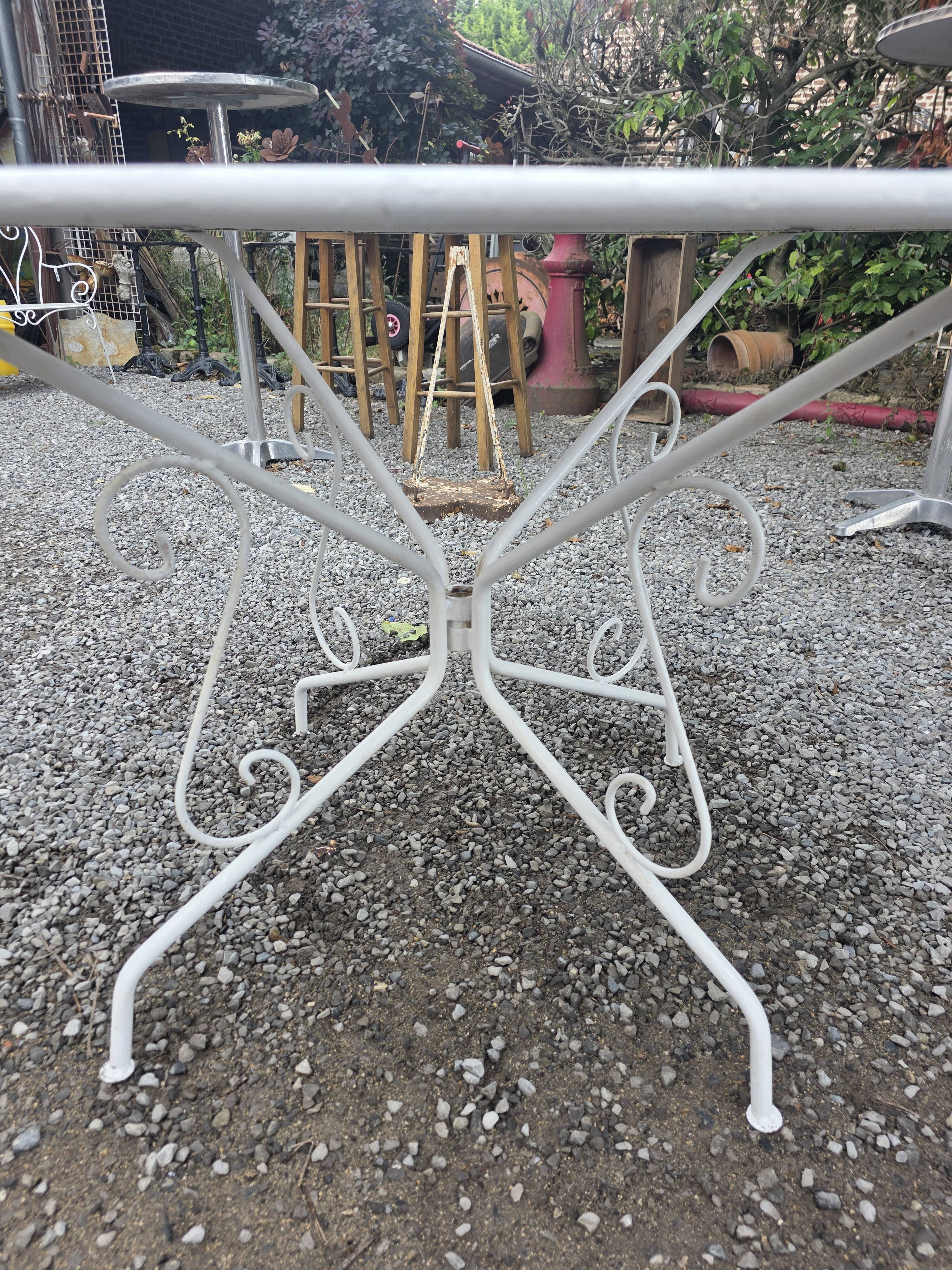 Wrought iron garden table, 117cm diameter
