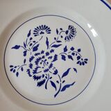 Large flat presentation plate Oeillet by K&G Luneville