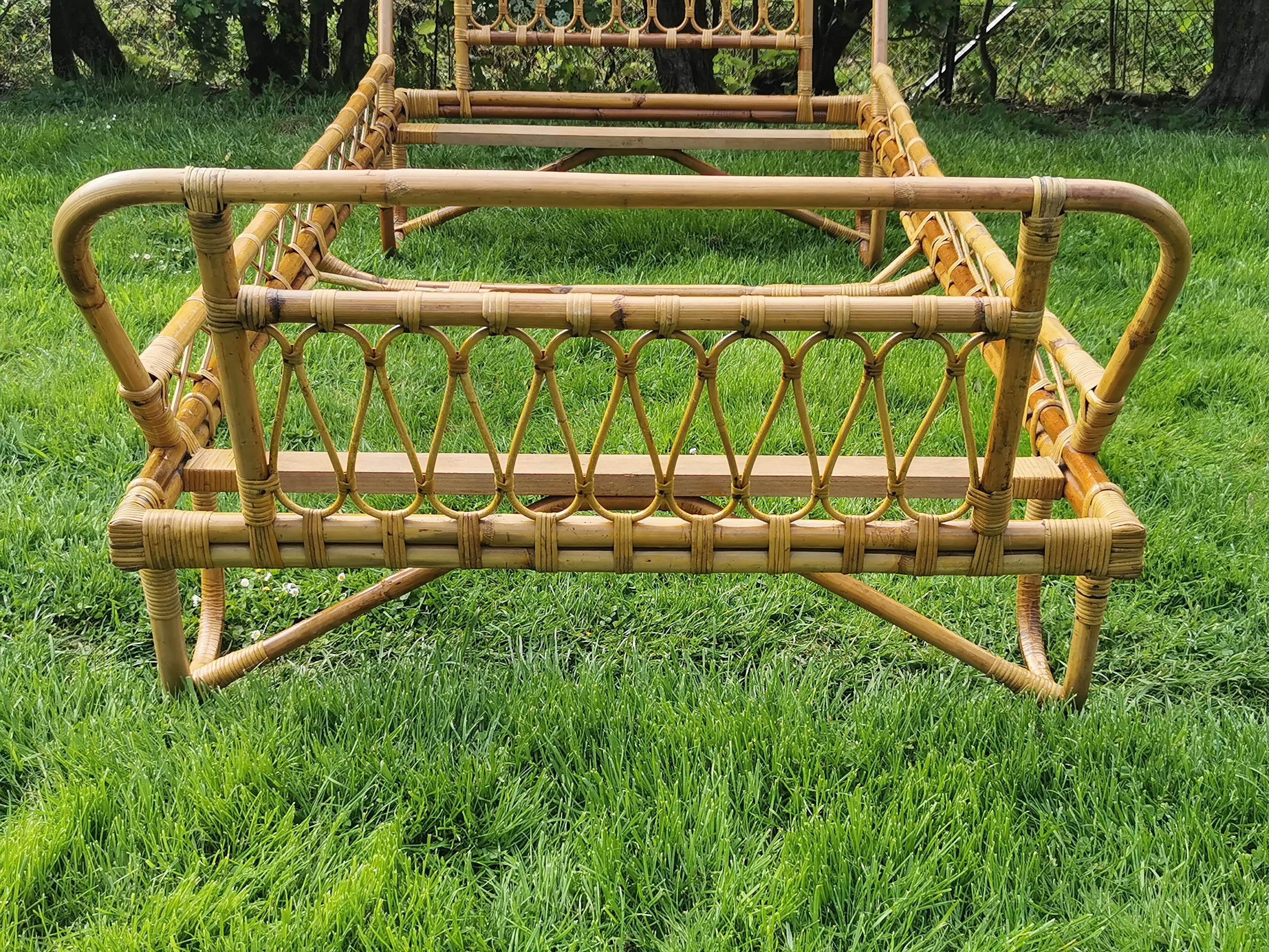 Rattan bed