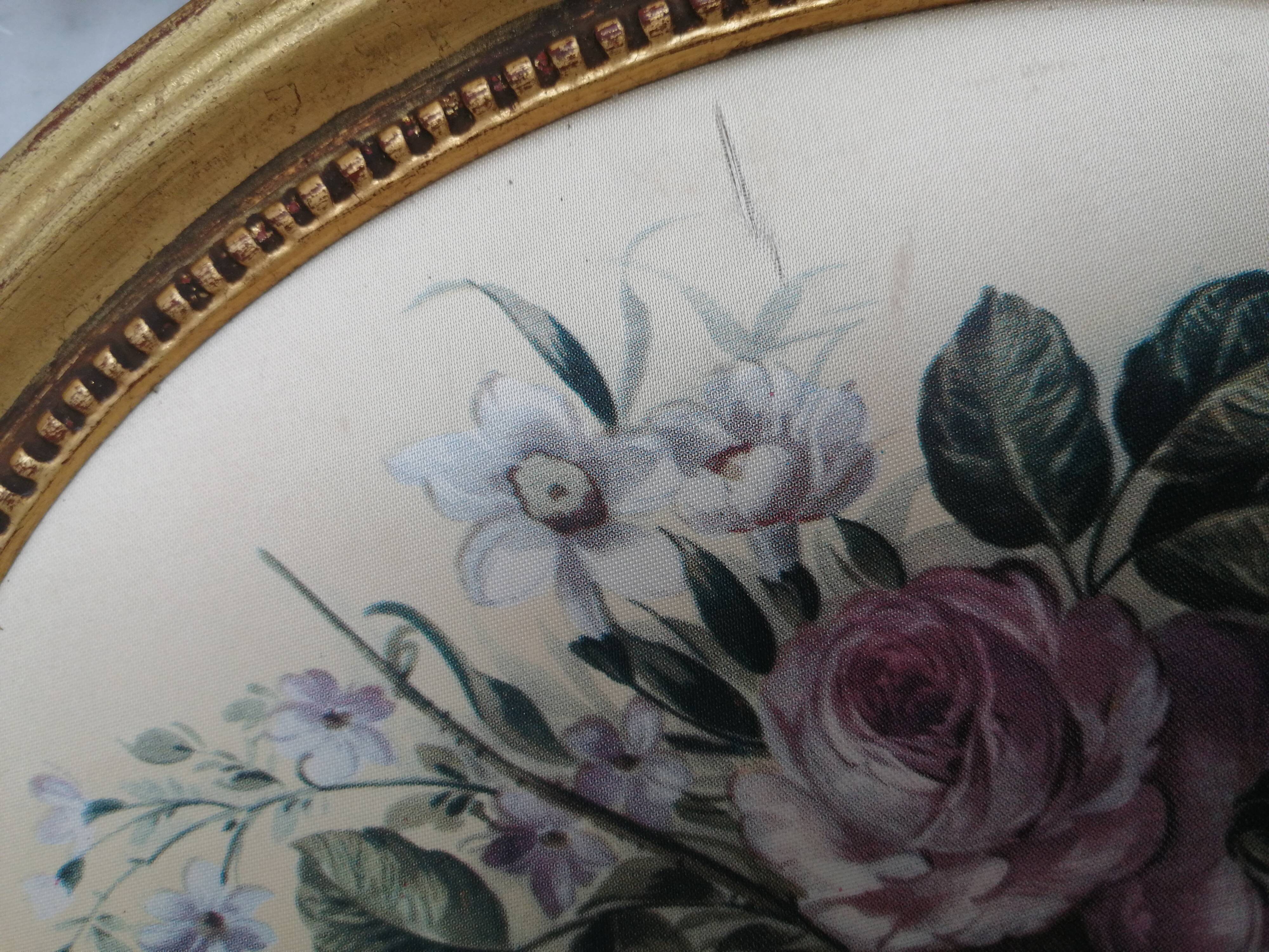 Medallion gilded wood signed paint