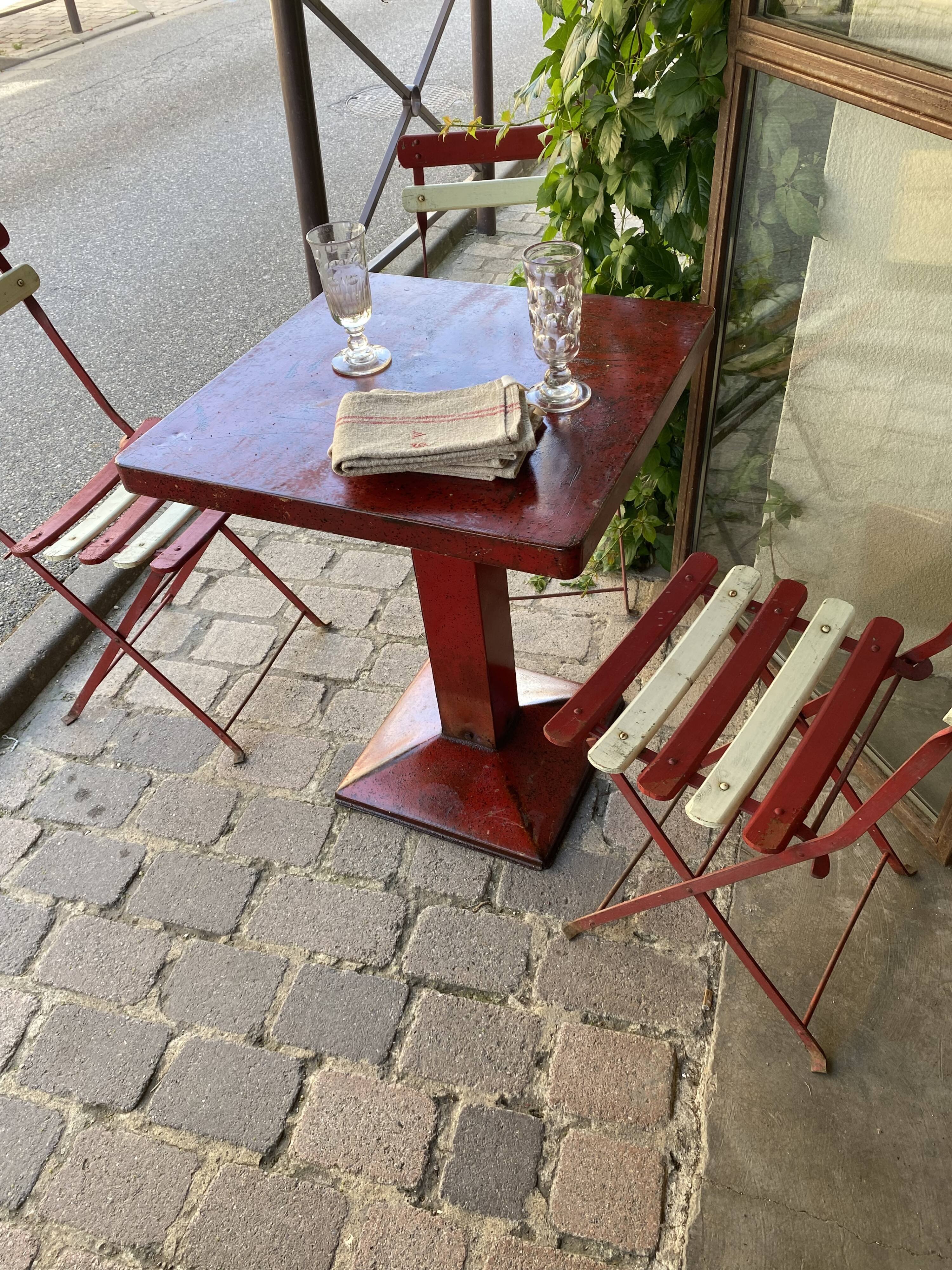 Bistro table