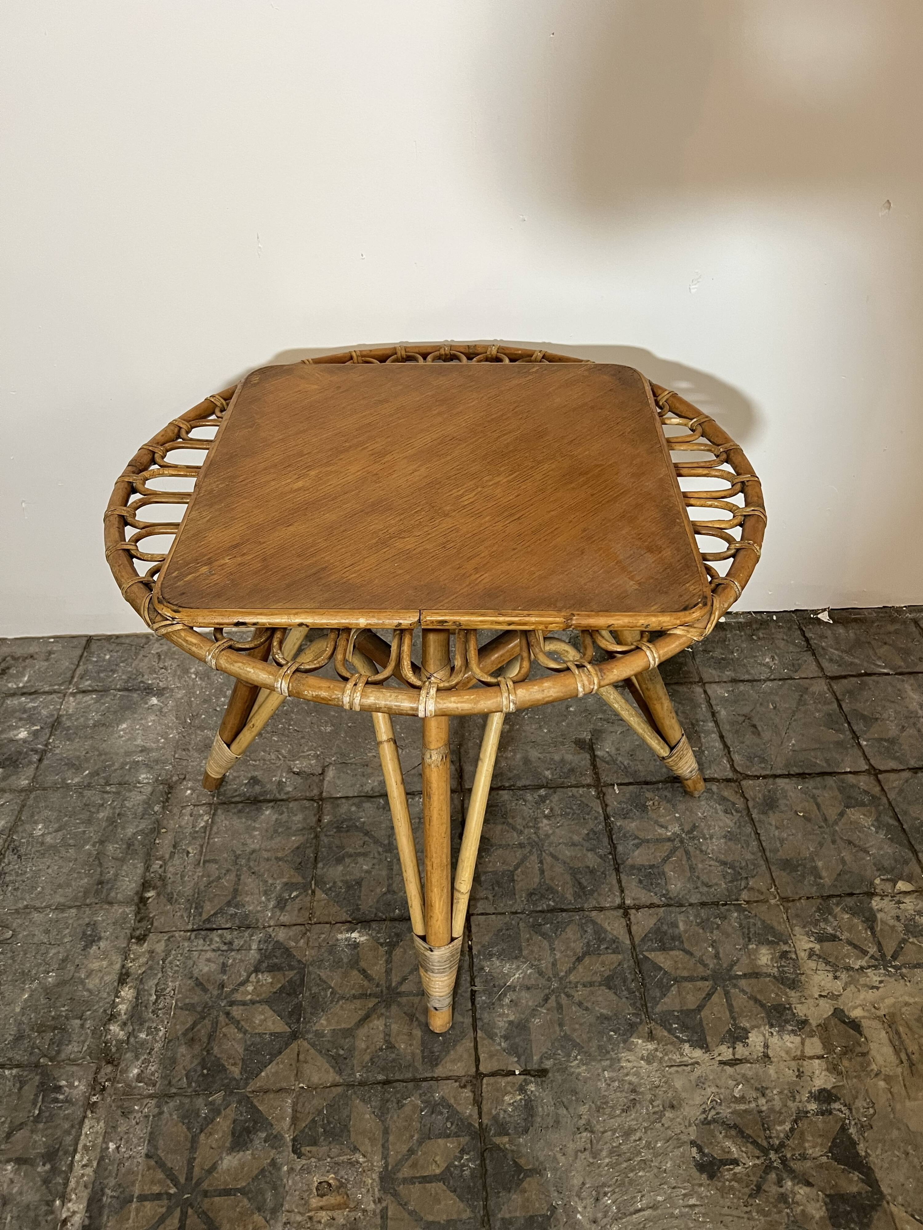 Table basse en rotin vintage