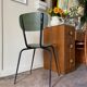 Chaise en skaï vert et métal noir