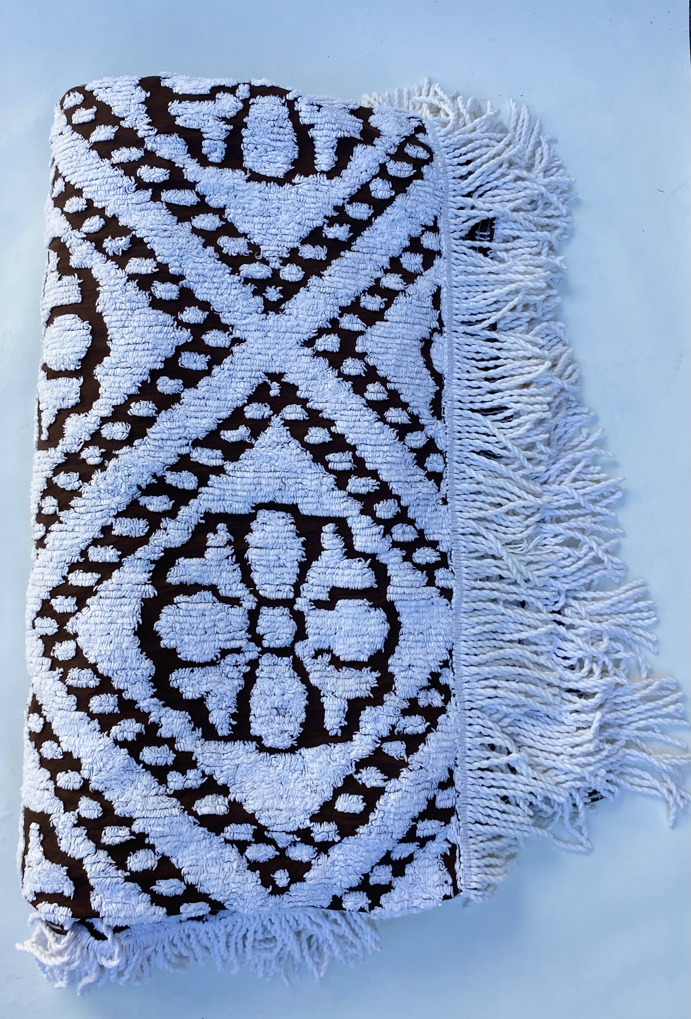 Bedspread with fringes