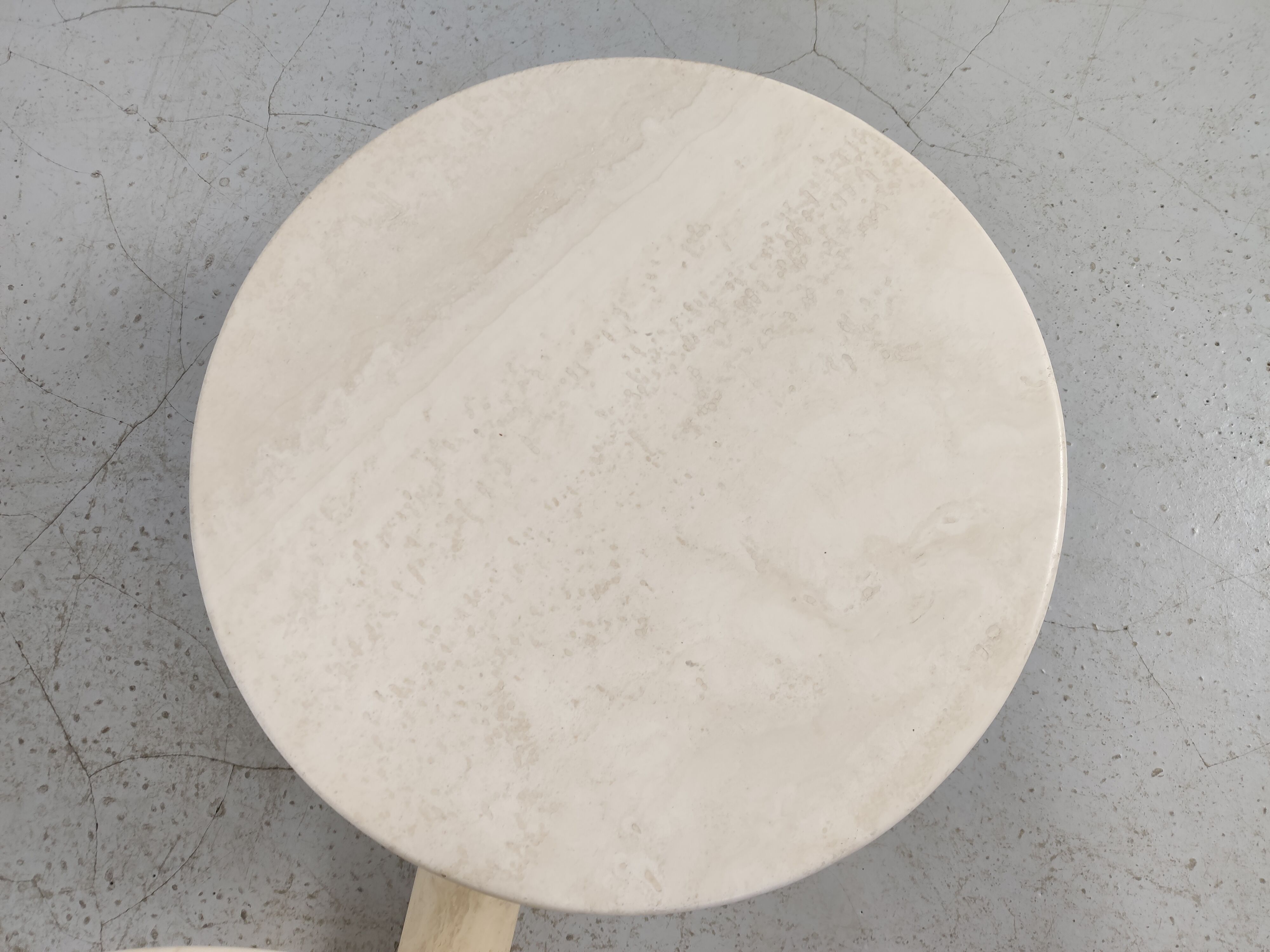 Two modular rotating trays coffee table