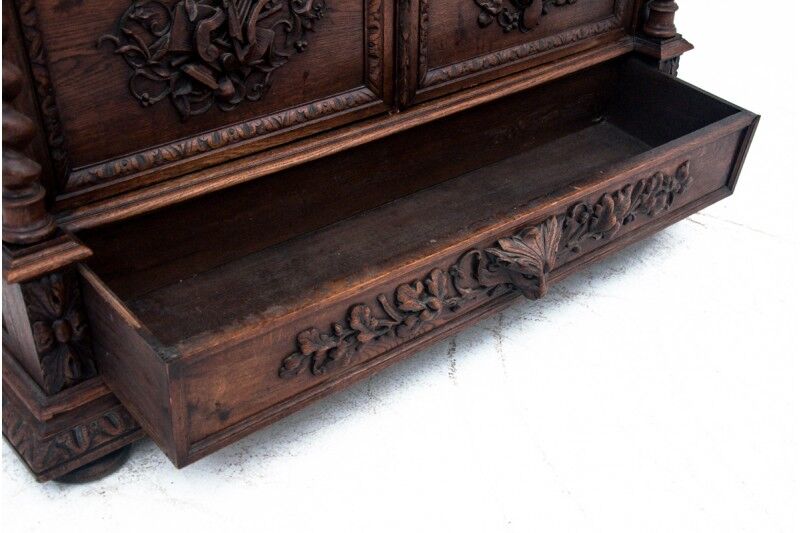 Library in the neo-renaissance style, circa 1890.