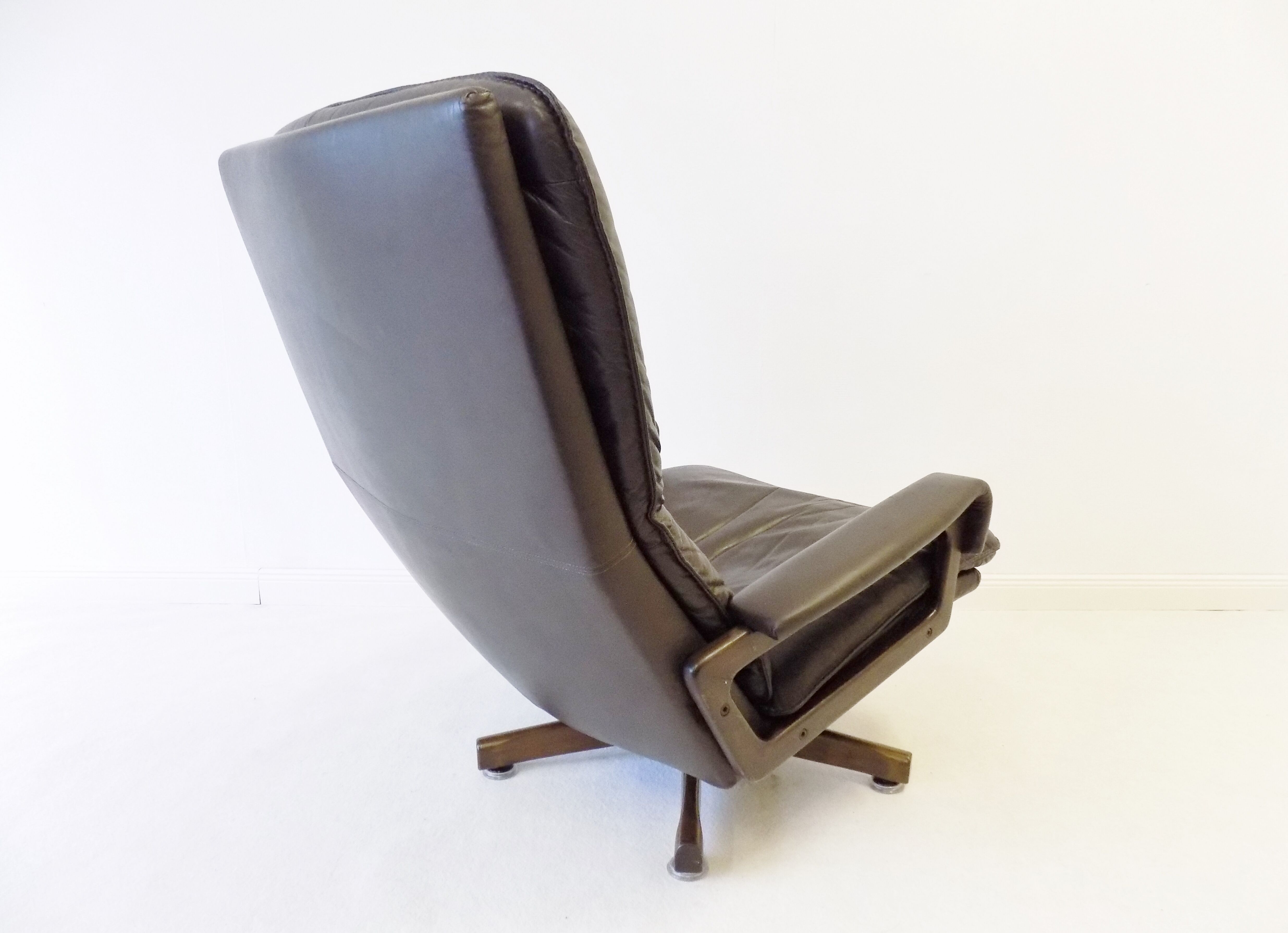 Strässel King chair brown leather armchair by Andre Vandenbeuck for WK