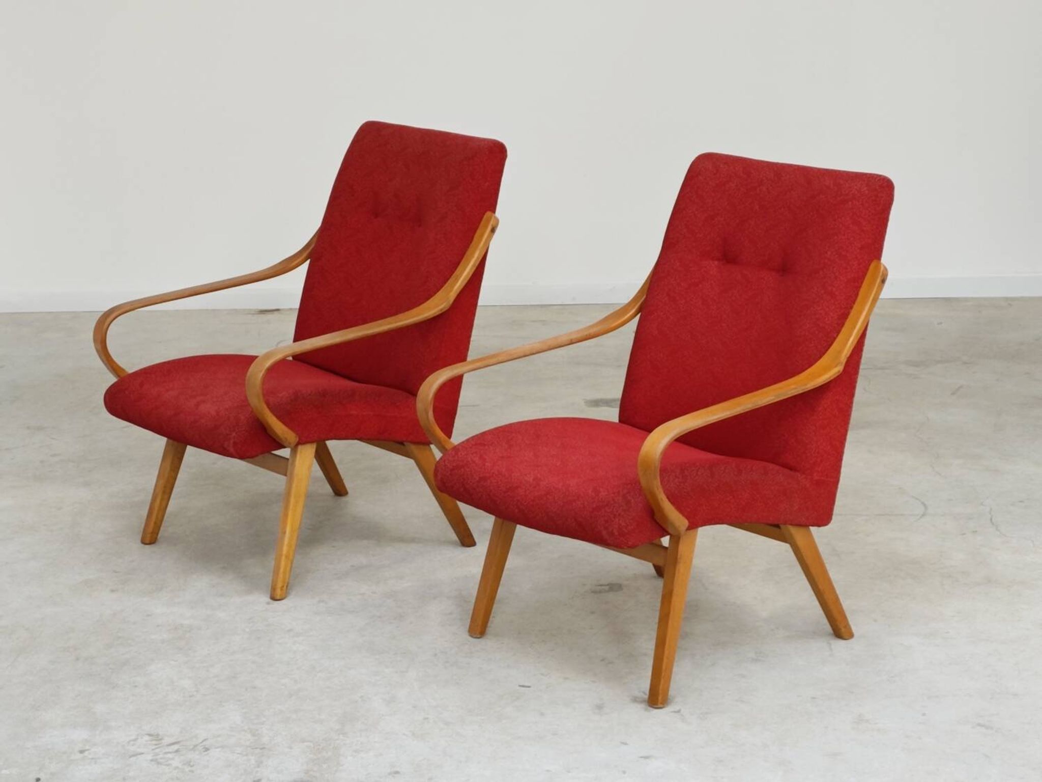 Pair of red armchairs 6953 by Jaroslav Smidek for Ton Bystrice Thonet 1960