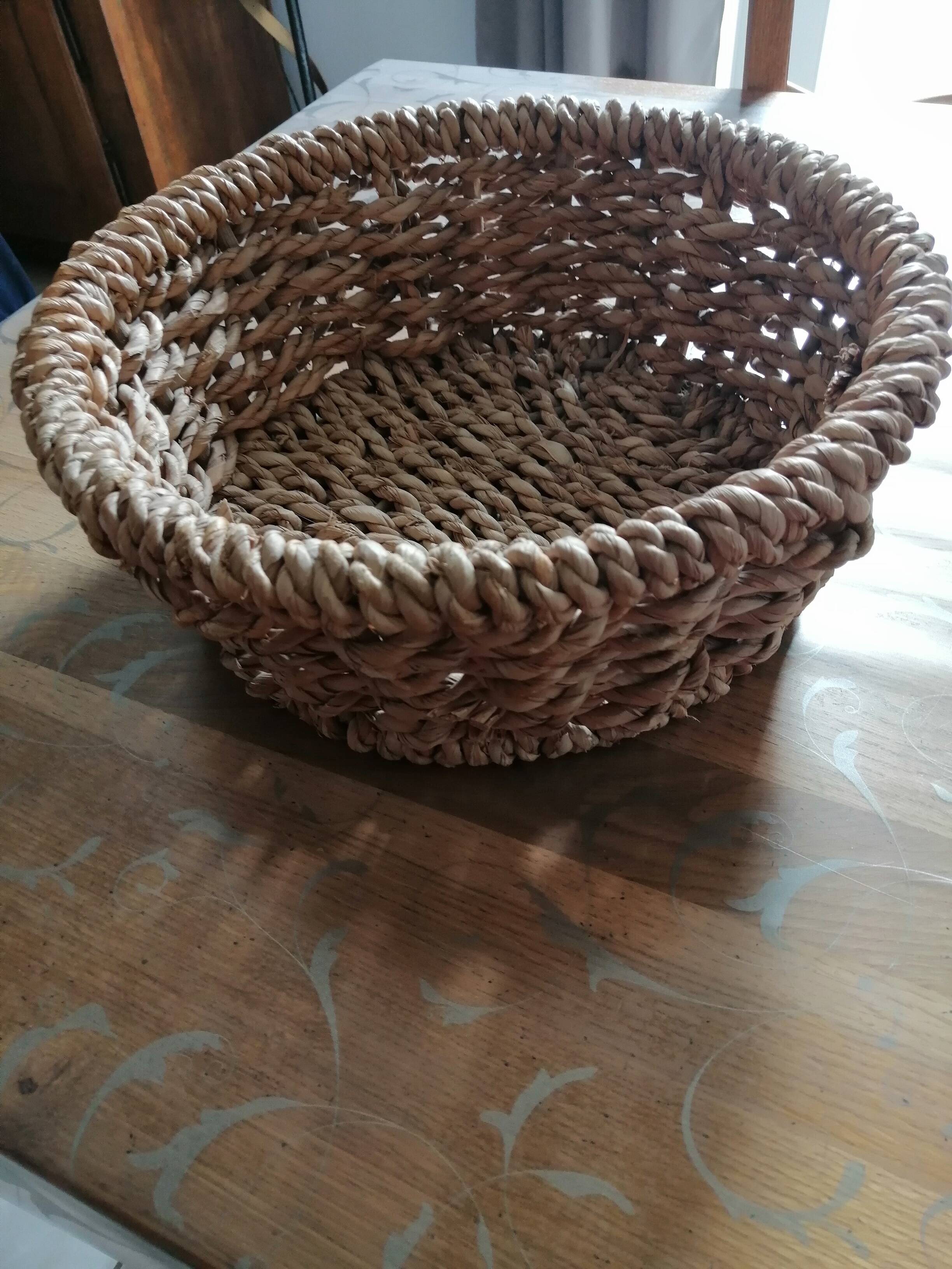 Woven round basket
