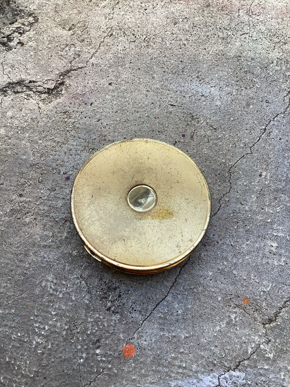 Illustrated powder maker of limoges