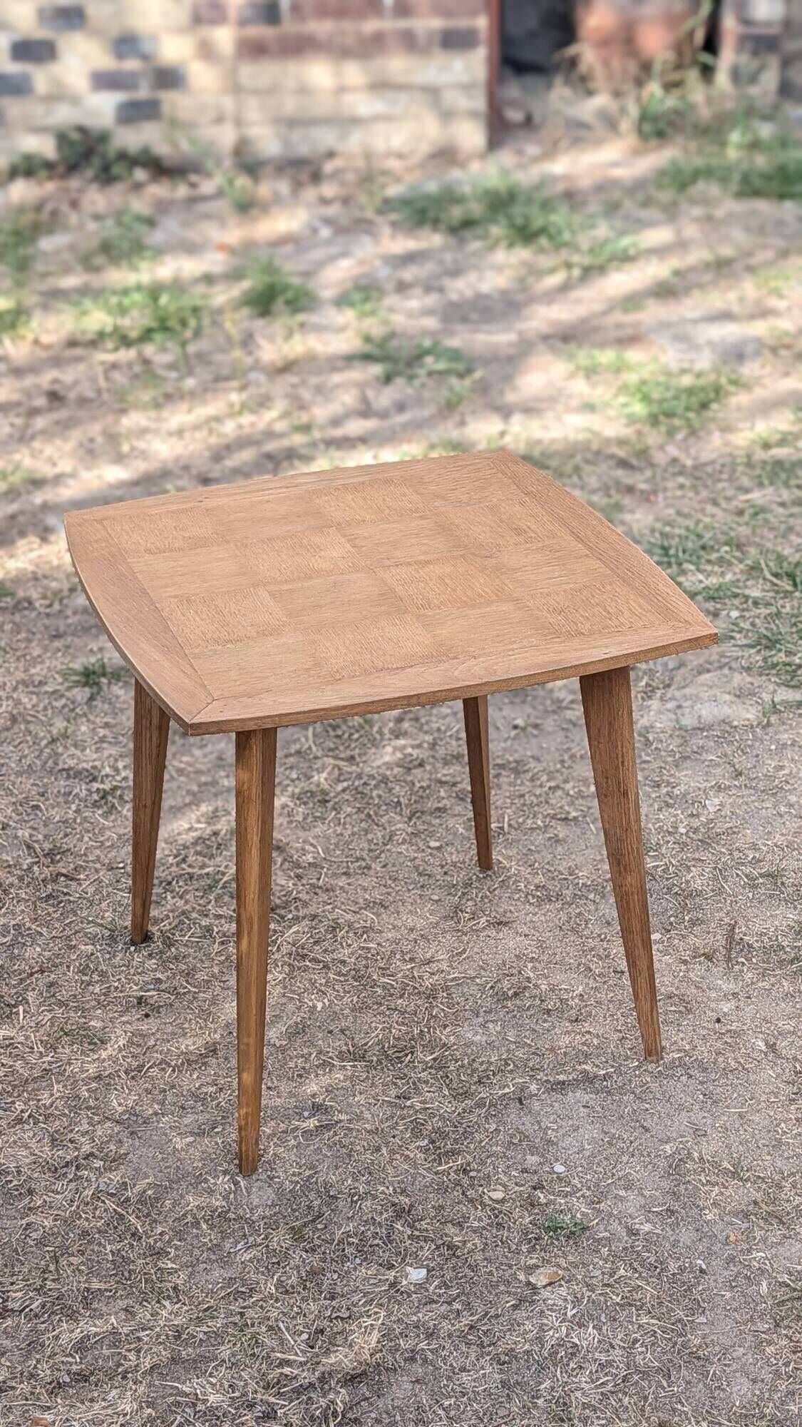Table d'appoint vintage, plateau damier et pieds compas - Années 50/60