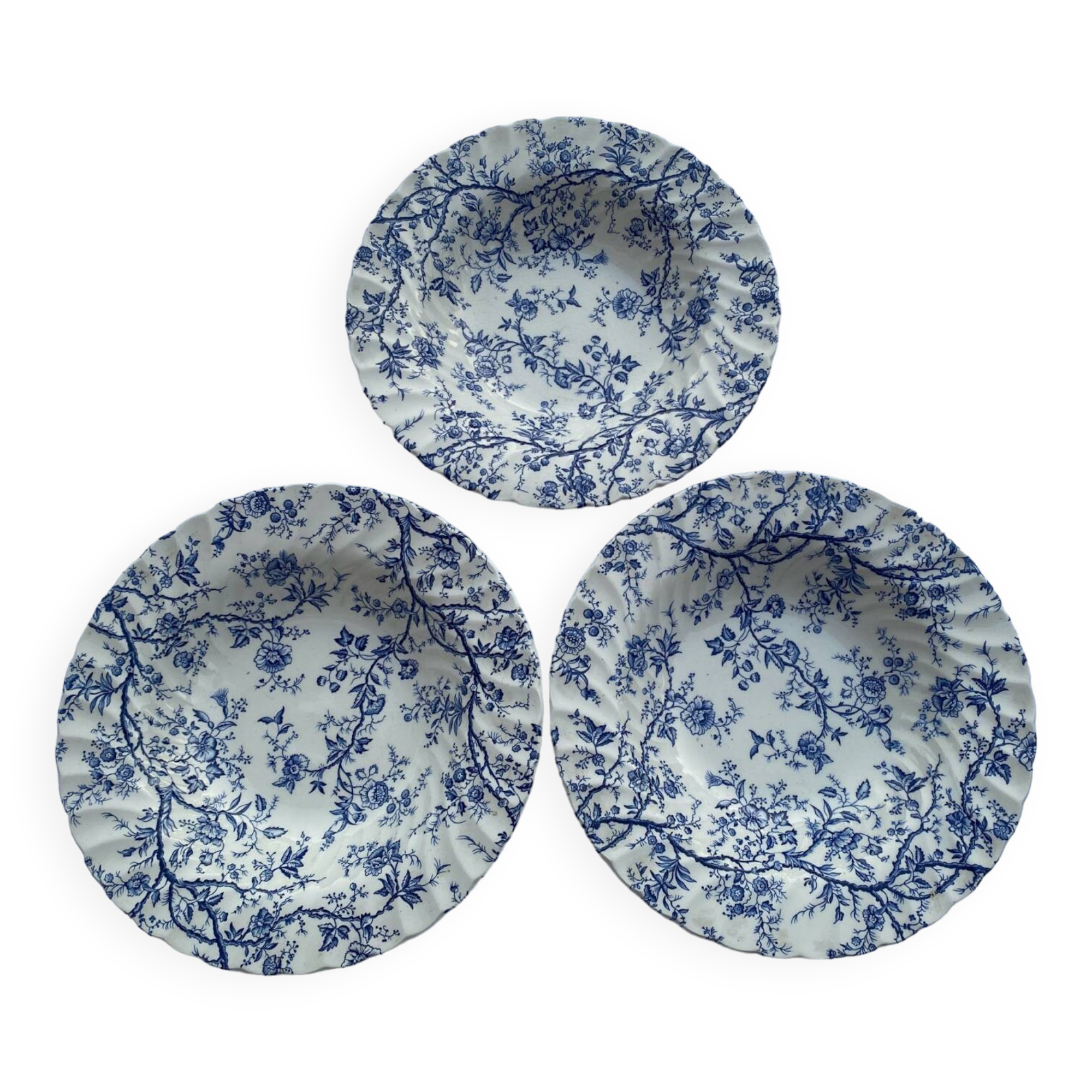 Set of 3 soup plates in English earthenware