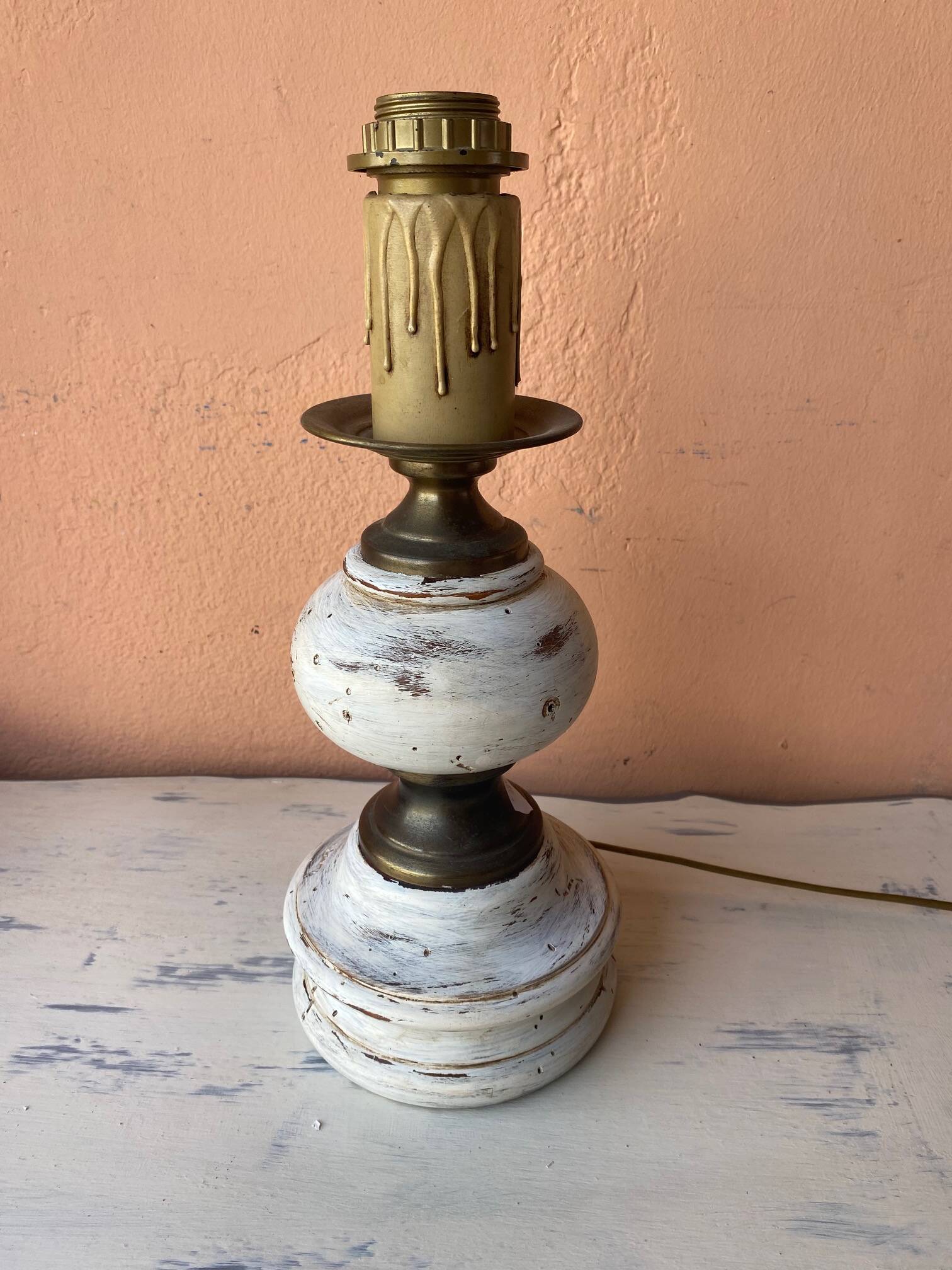 Round lamp base in white patina wood and brass