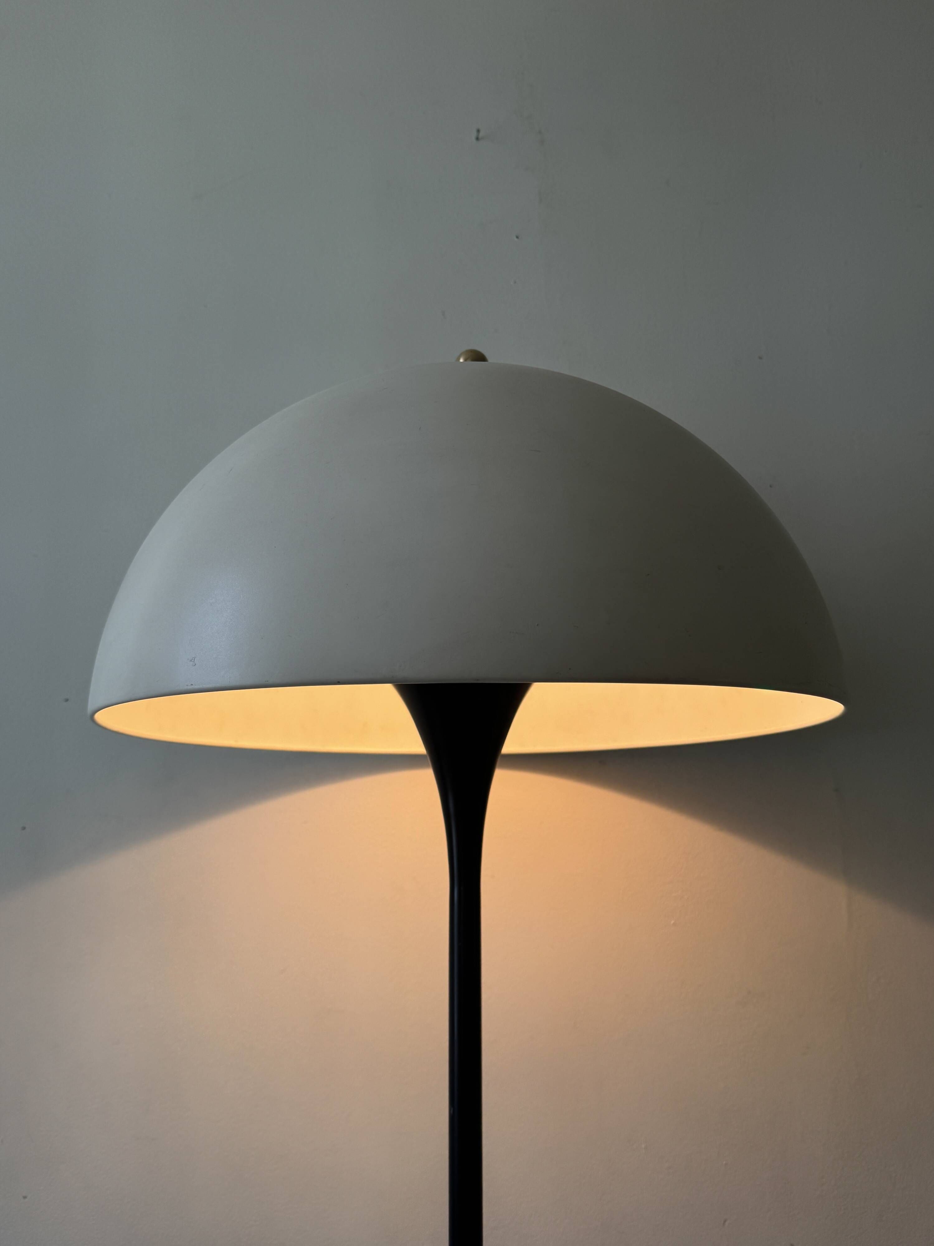 Italian tulip floor lamp in black / white / brass, 1970s design