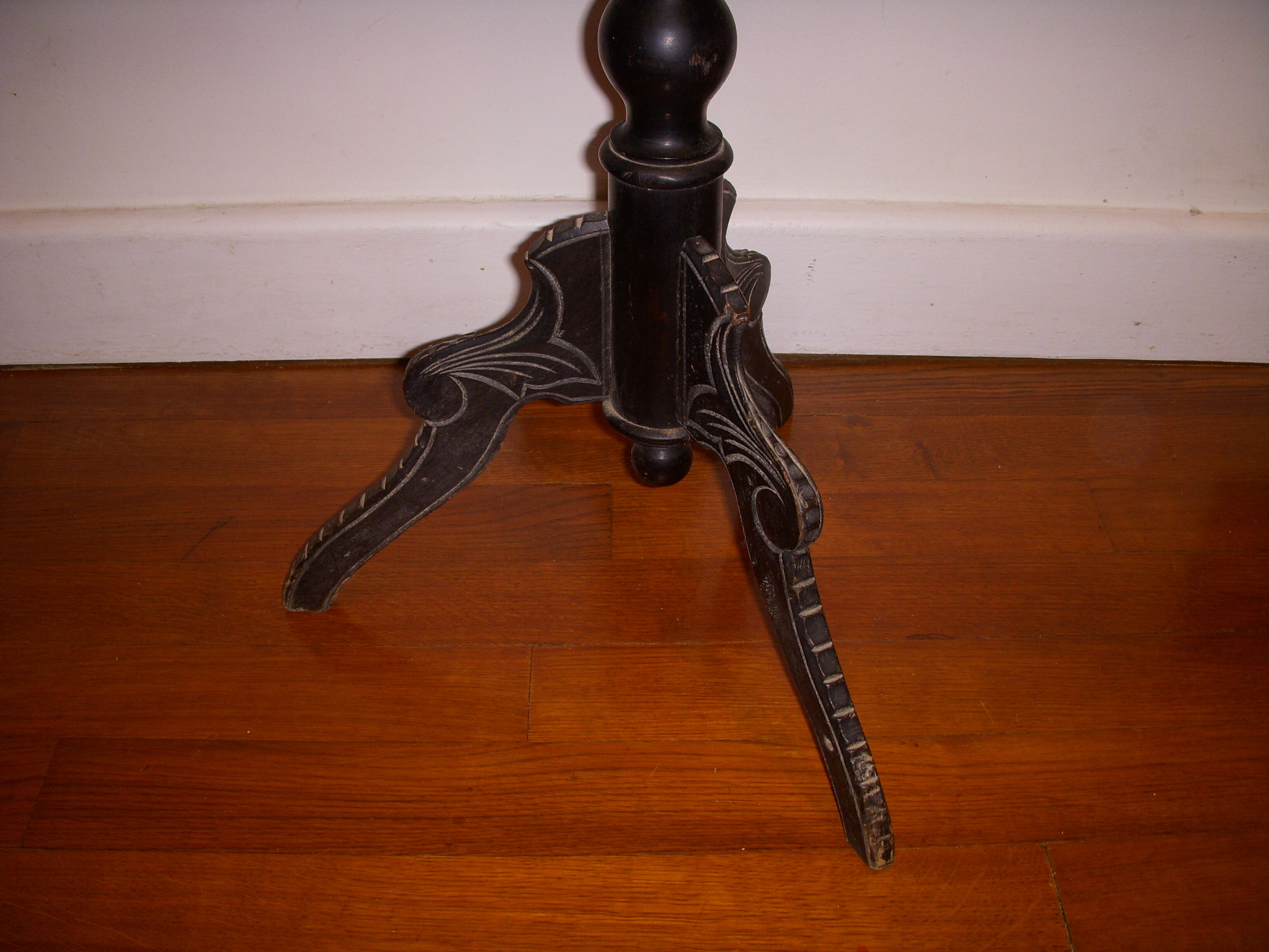 Console tripode Napoleon III bois noirci